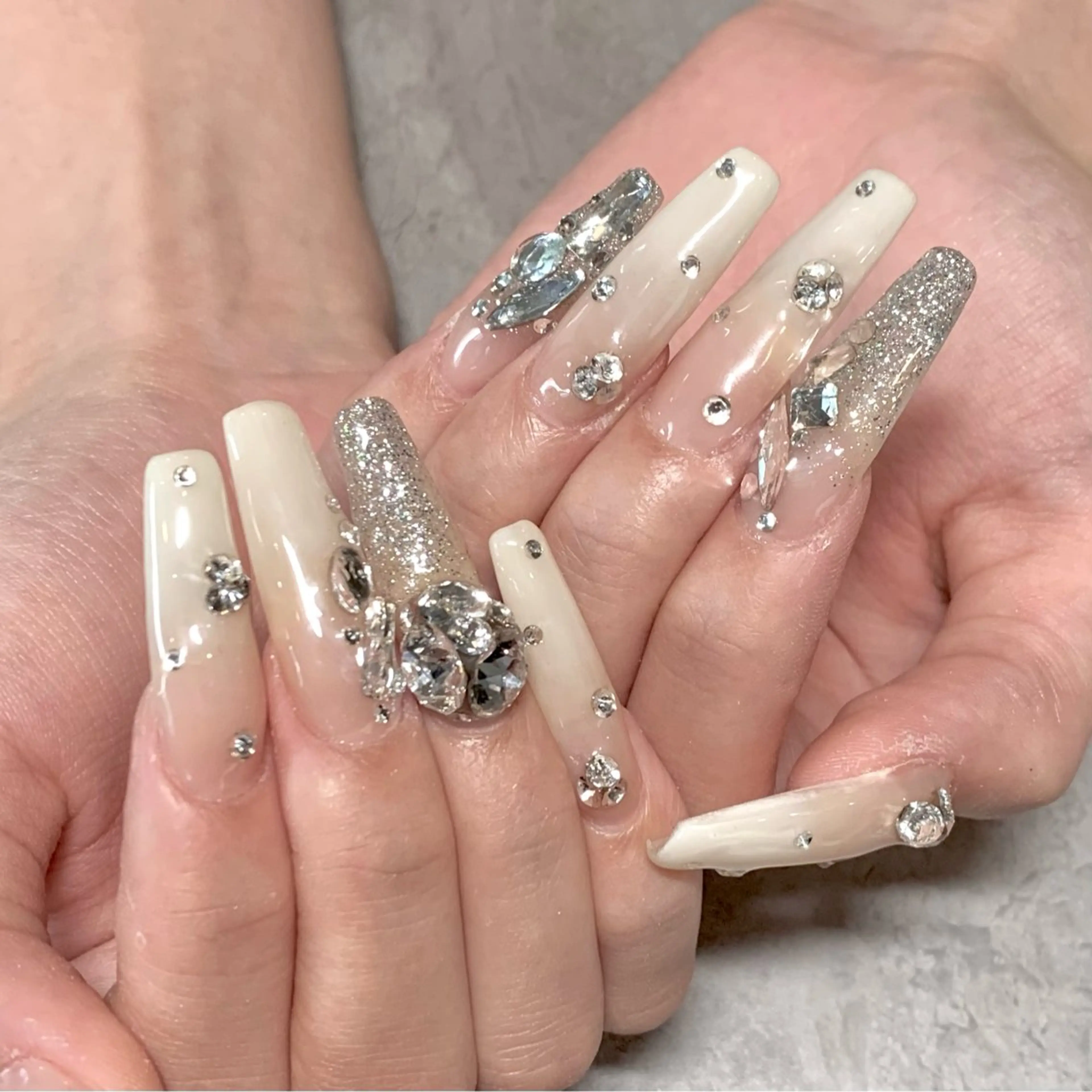 ネイル グラデーション キラキラネイル ワンホンネイル ハンドネイル Nail Salon Lillion【リリオン】所属・lillion karenのネイルデザイン