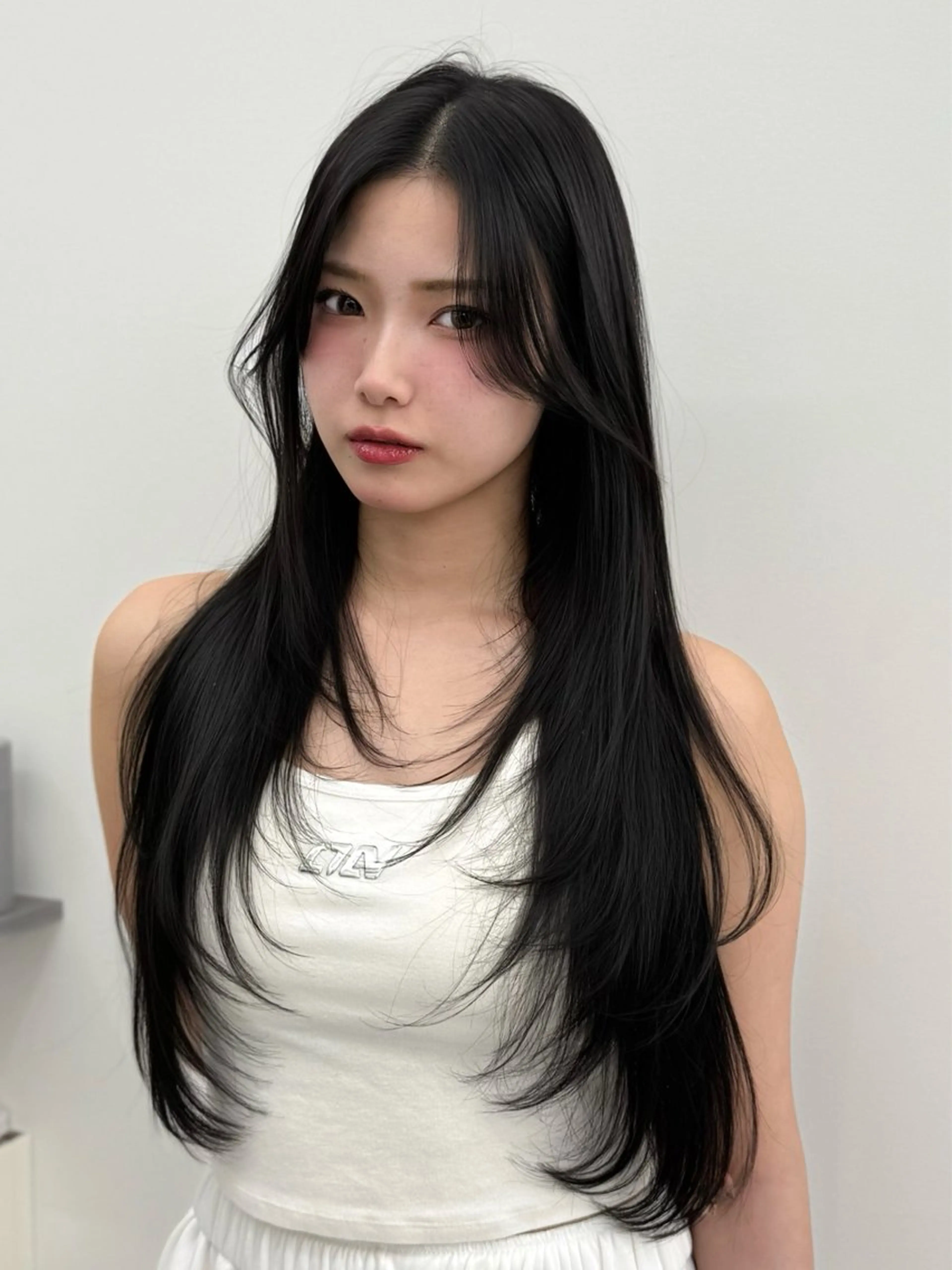 セミロング 韓国風ヘア レイヤーカット カット ヘアカラー トリートメント 顔まわりカット/ 韓国レイヤー/難波のヘアスタイル