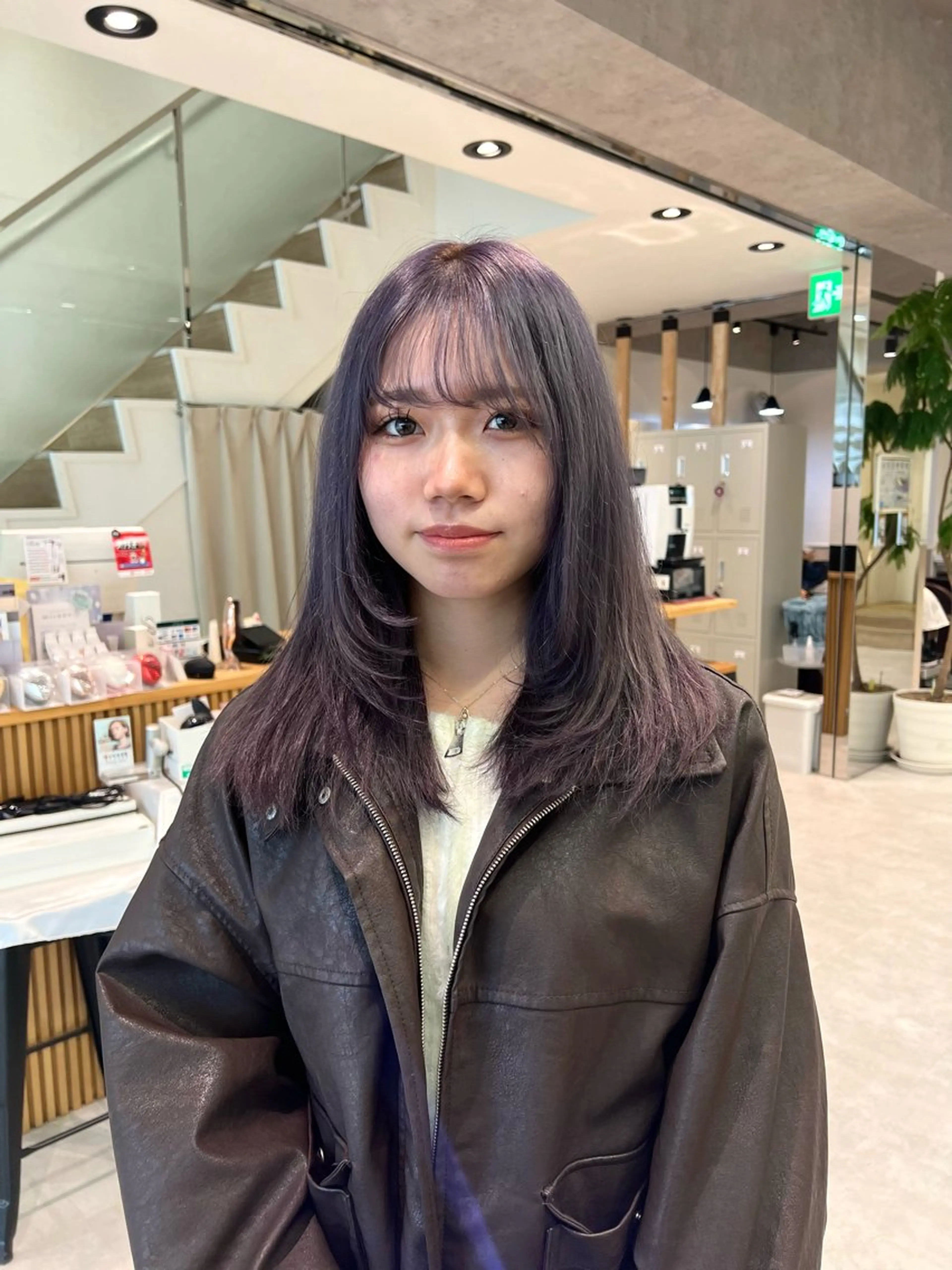 ミディアム カラー ヘアカラー トリートメント ダブルカラーブリーチ 髪質改善　縮毛矯正のヘアスタイル