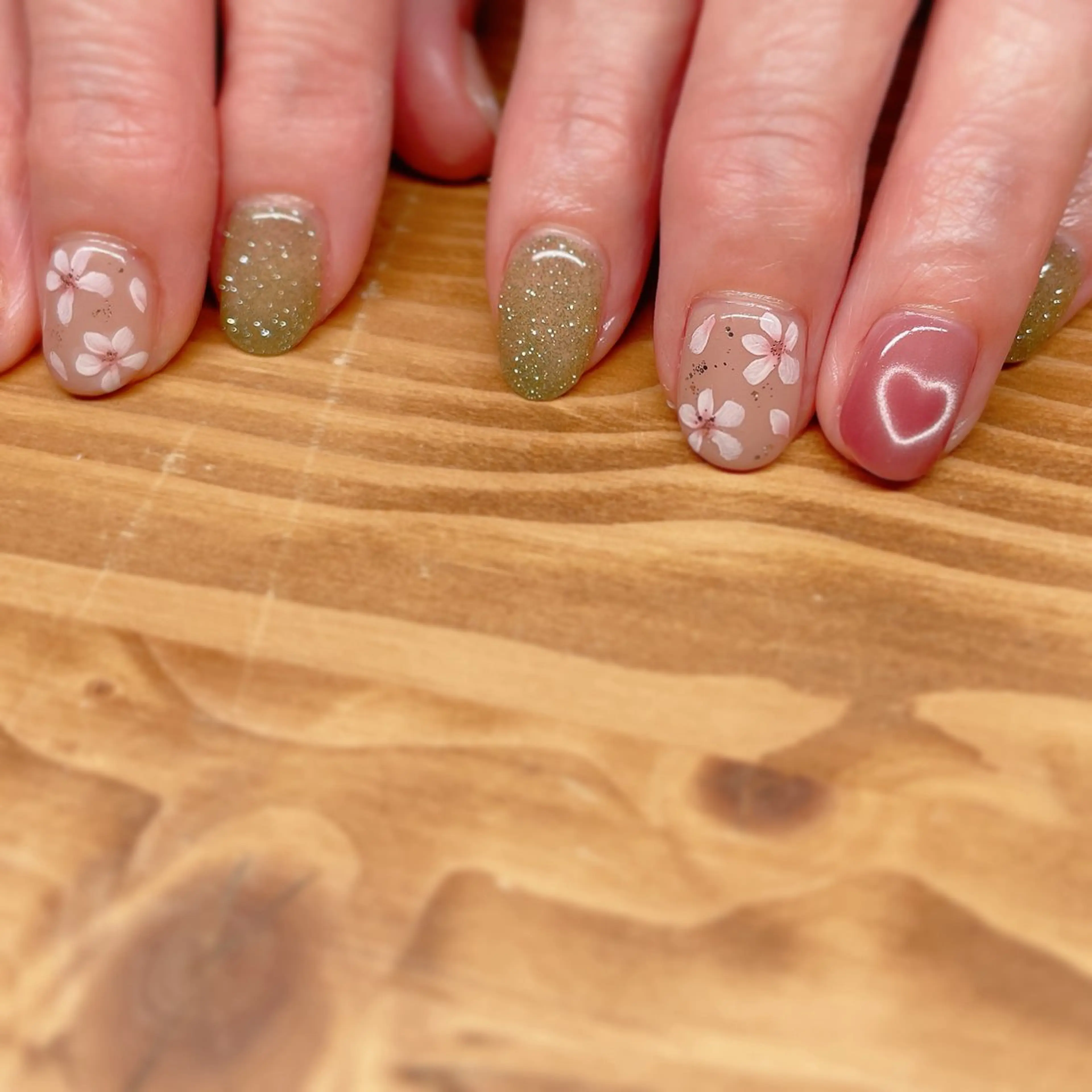 ネイル オーロラネイル 桜ネイル フラッシュネイル フラワーネイル ジェルネイル nailroom  OHANA所属・nailroom OHANA🌴のネイルデザイン
