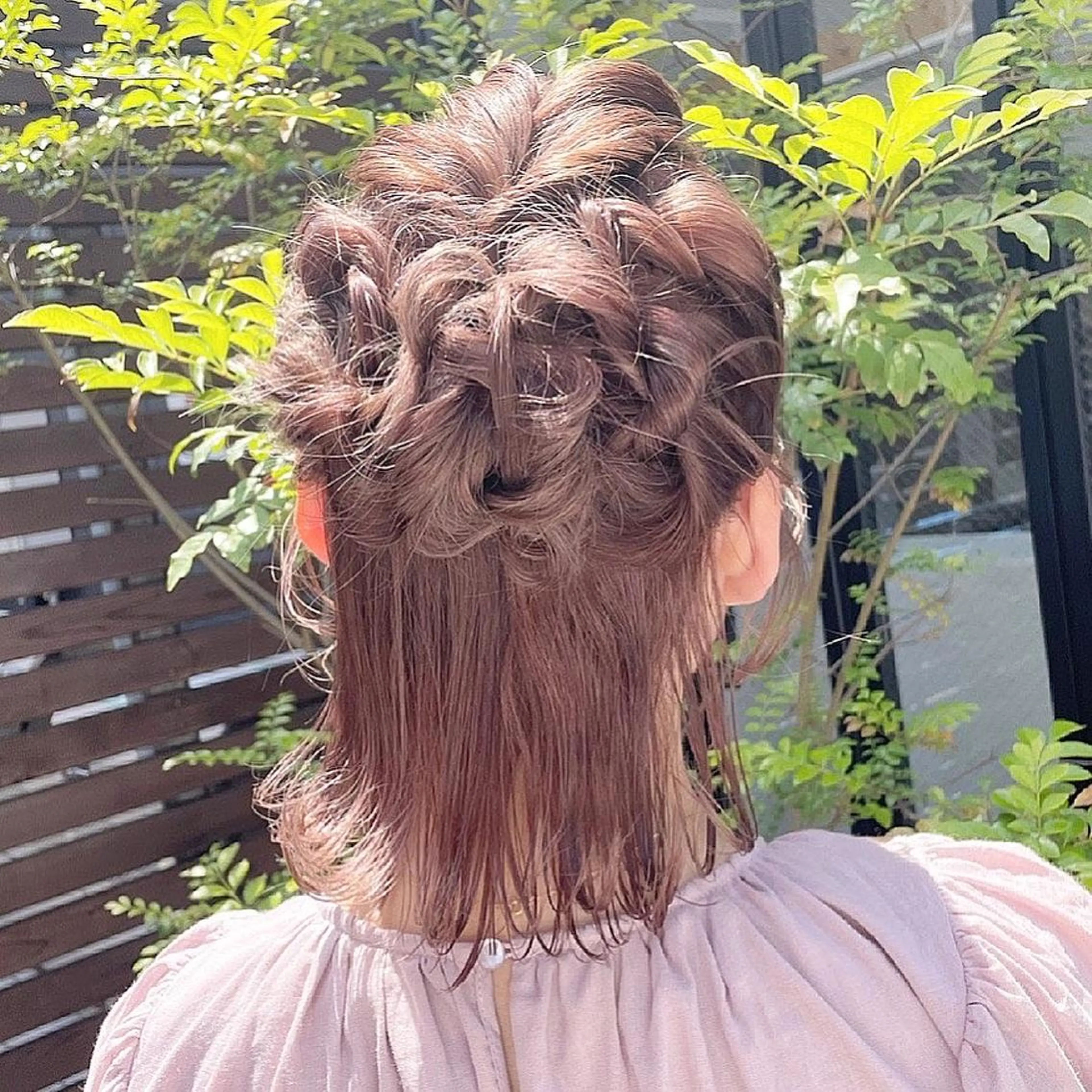 セミロング カラー ヘアアレンジ ヘアセット ピンクカラー🩷 ヘアセットＮＯ.1のヘアスタイル