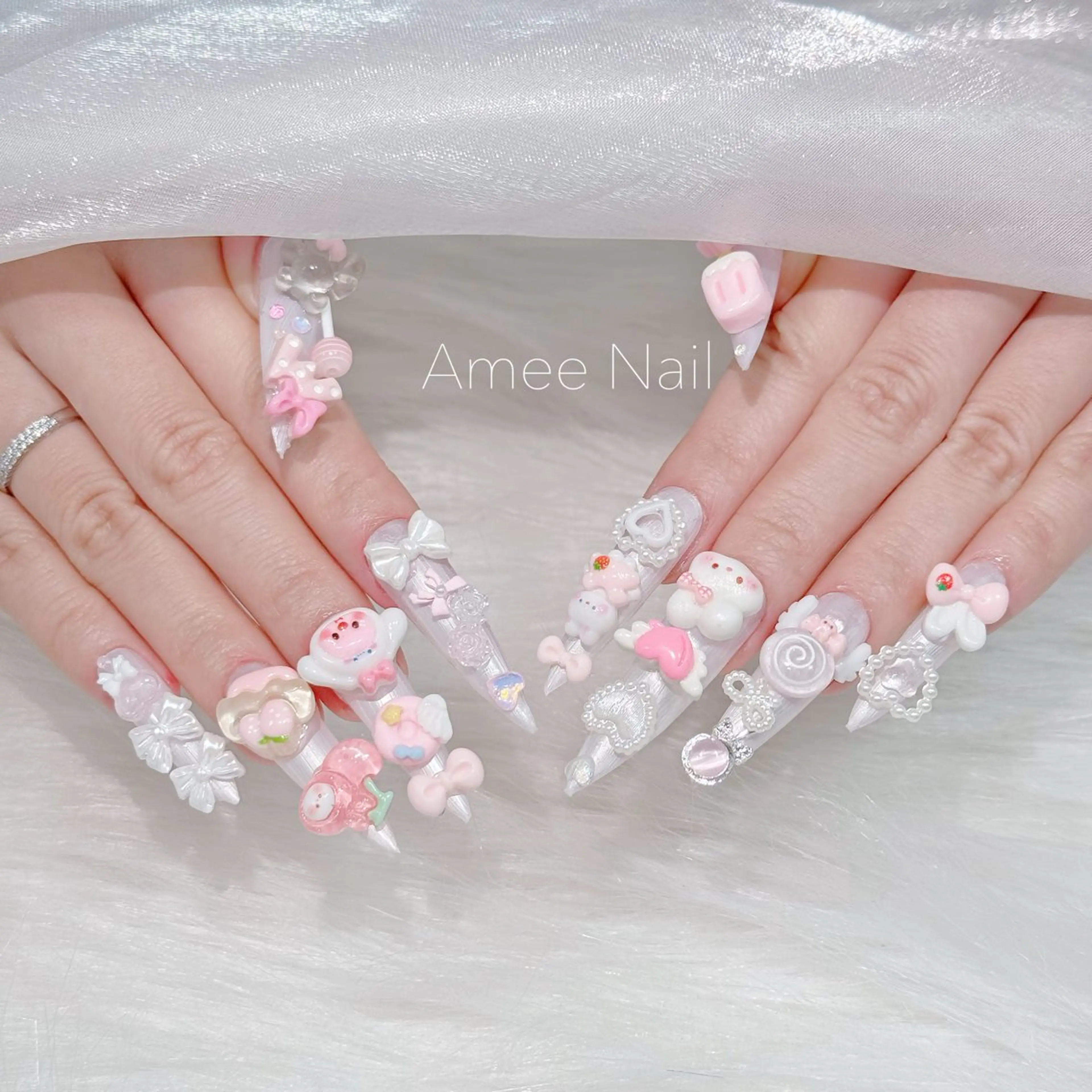 ネイル 成人式 ロングネイル マグネットネイル 大理石ネイル(マーブル) リボン ハンドネイル Amee Nailsalon所属・Amee Nailsalonのネイルデザイン