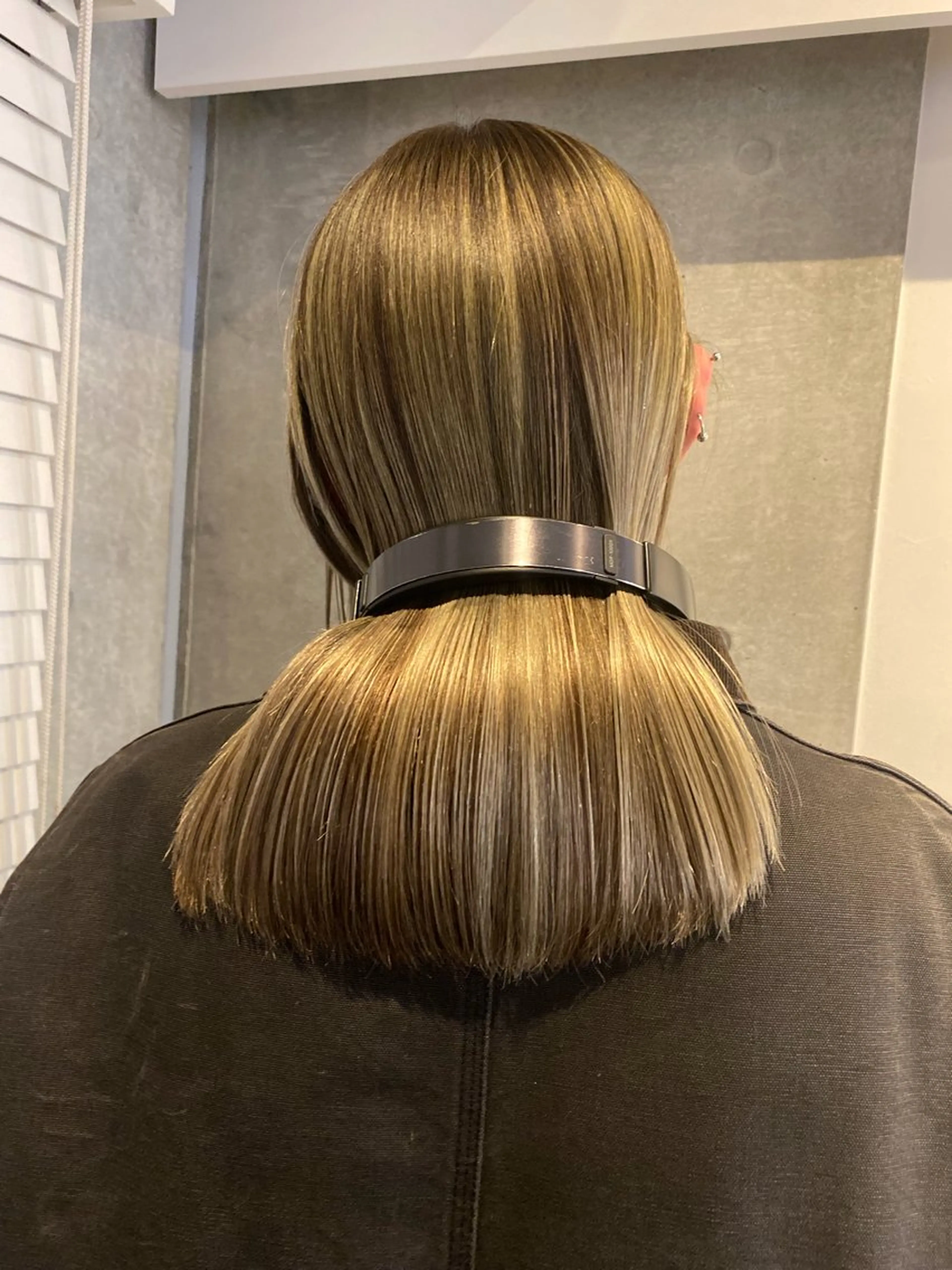 セミロング カラー 室谷 侑奈のヘアスタイル