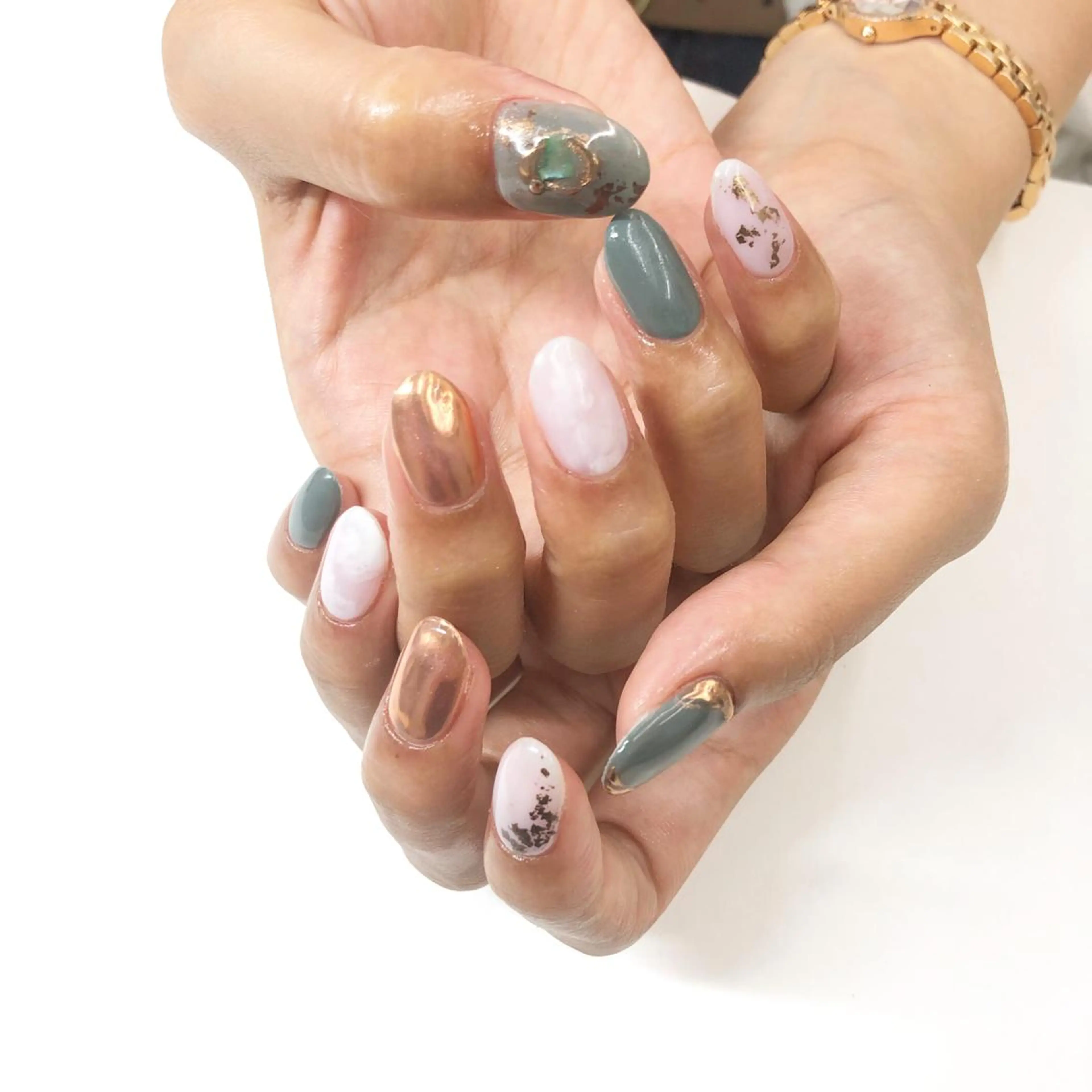 ネイル グリーン ミラーネイル ハンドネイル フットネイル Minami 🍓のネイルデザイン