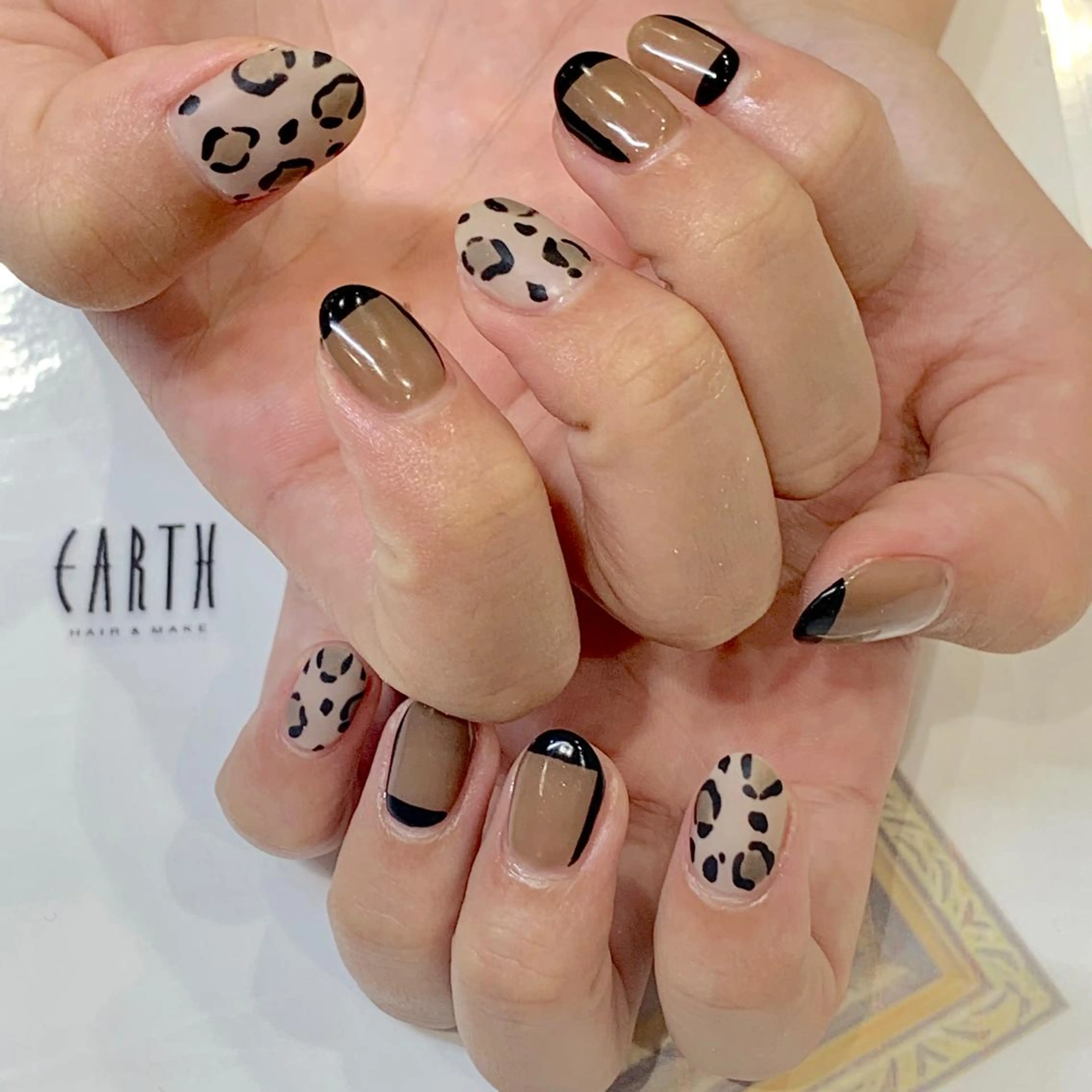 ネイル アニマル柄 フレンチネイル ストーンネイル ハンドネイル 佐藤 まりえのネイルデザイン