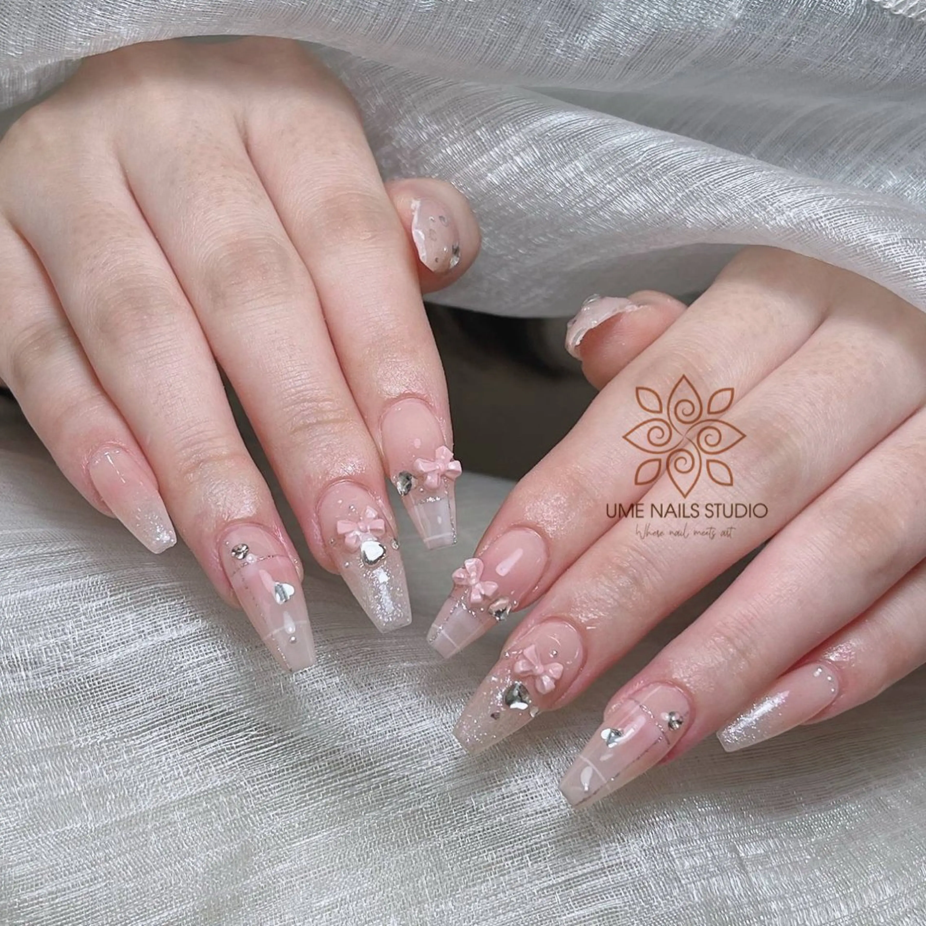 ネイル チークネイル クリアネイル ガーリー キラキラネイル 韓国ネイル ハンドネイル Ume Nail Studioのネイルデザイン