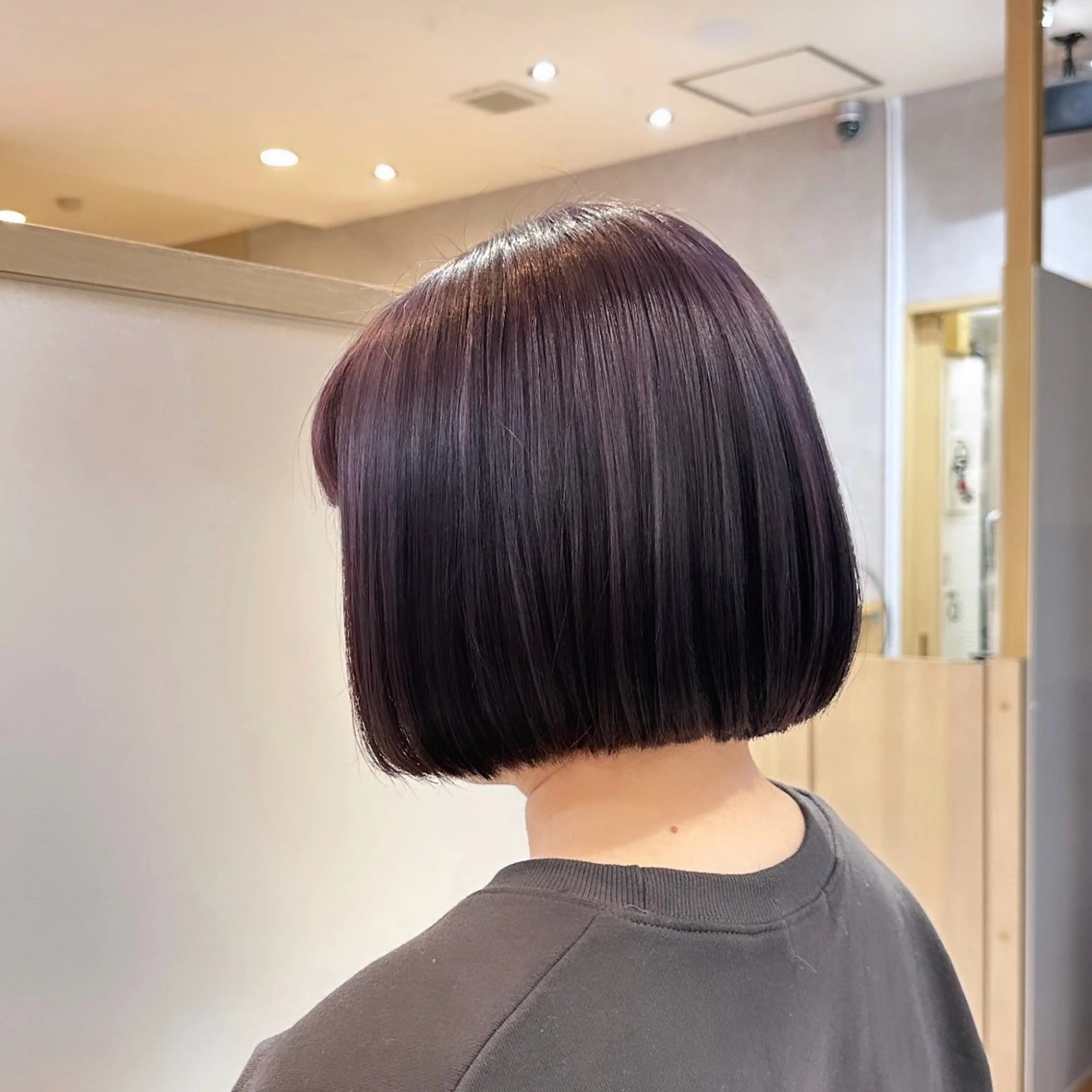 ショート カラー ヘアアレンジ ブリーチ 透明感カラー パープルカラー ボブ カット トリートメント REONA🪽✨ 日常に馴染む髪🫧のヘアスタイル