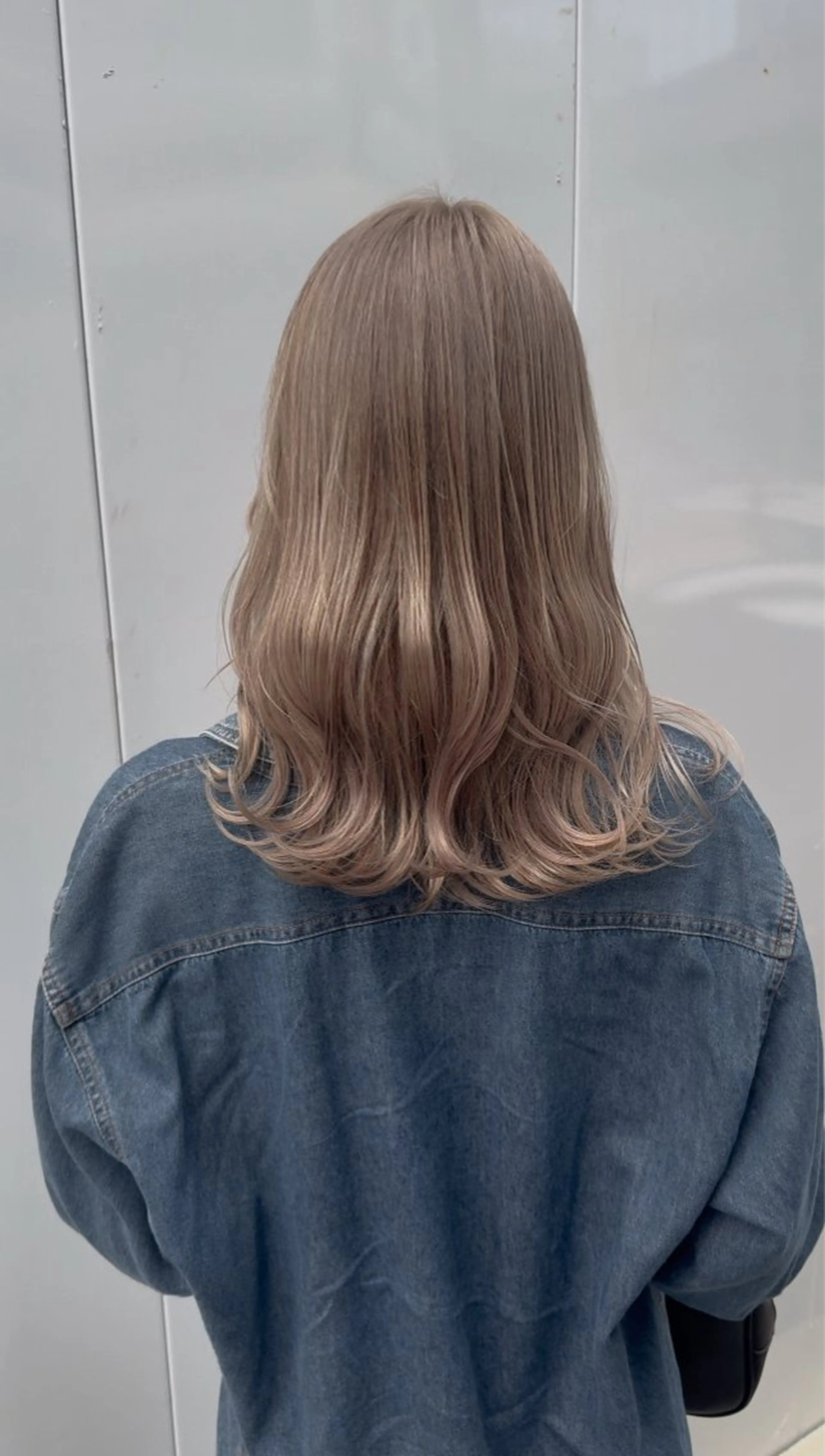 セミロング カラー ヘアカラー トリートメント メンズカット ハイトーンShugaのヘアスタイル
