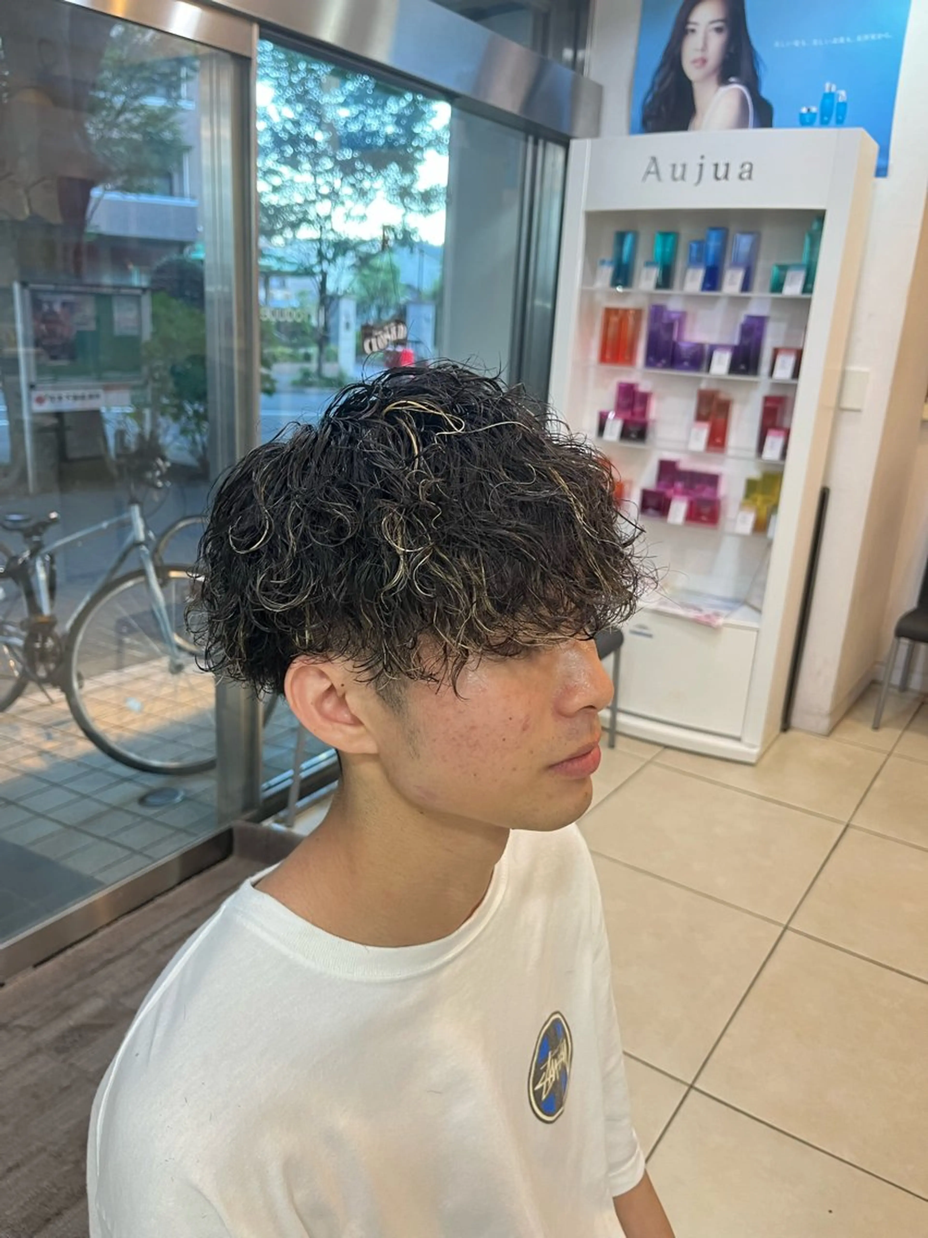 ミディアム パーマ メンズ ミディアムパーマ マッシュ メンズパーマ 波巻きパーマ スパイラルパーマ カット パーマ カルマ・ニュアンス パーマ　須田龍世のヘアスタイル