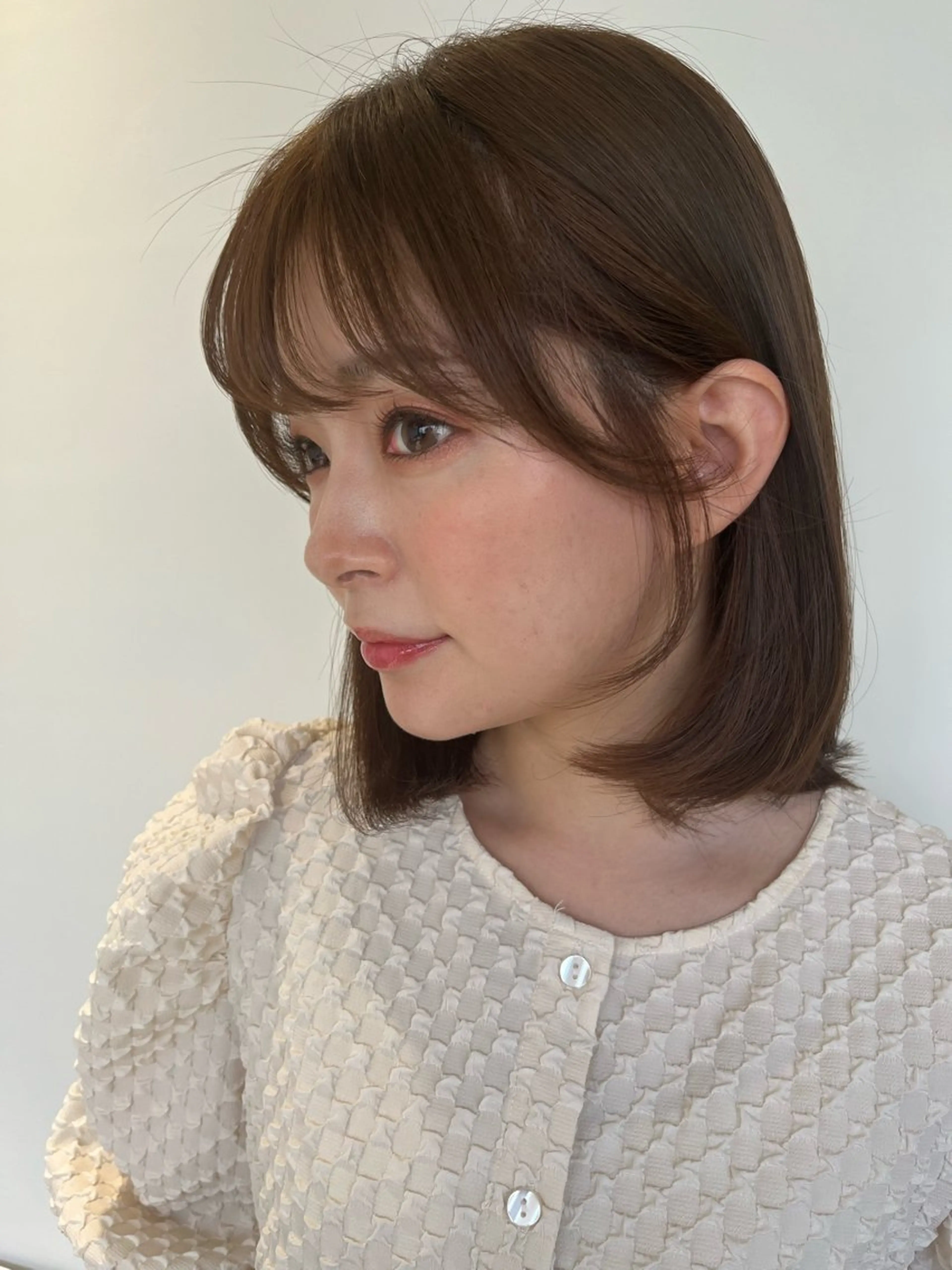 ミディアム カラー おくれ毛 小顔カット得意🌟 岩渕麻由のヘアスタイル