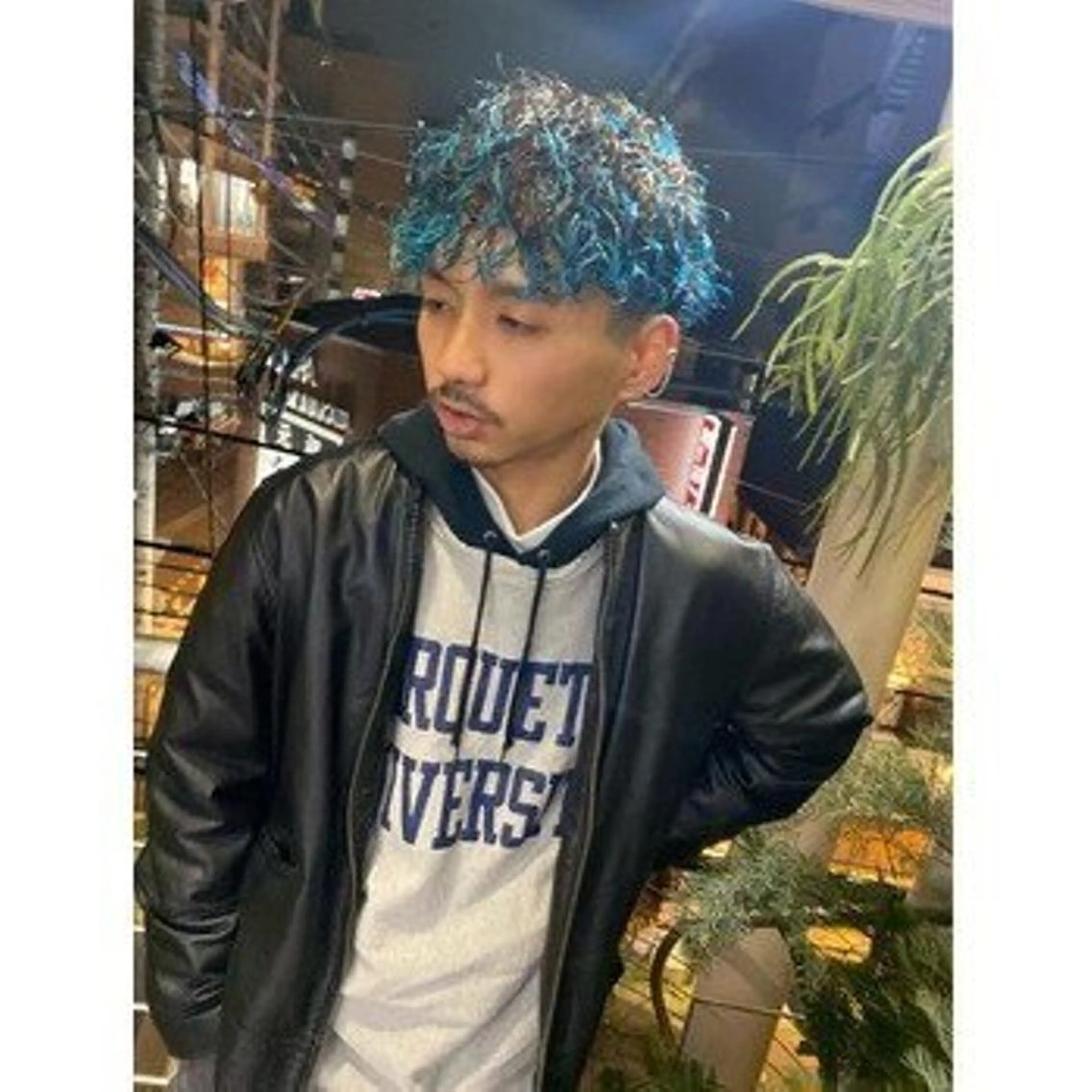 ショート メンズ qiie リタッチ 黒染め　ワンカラーのヘアスタイル