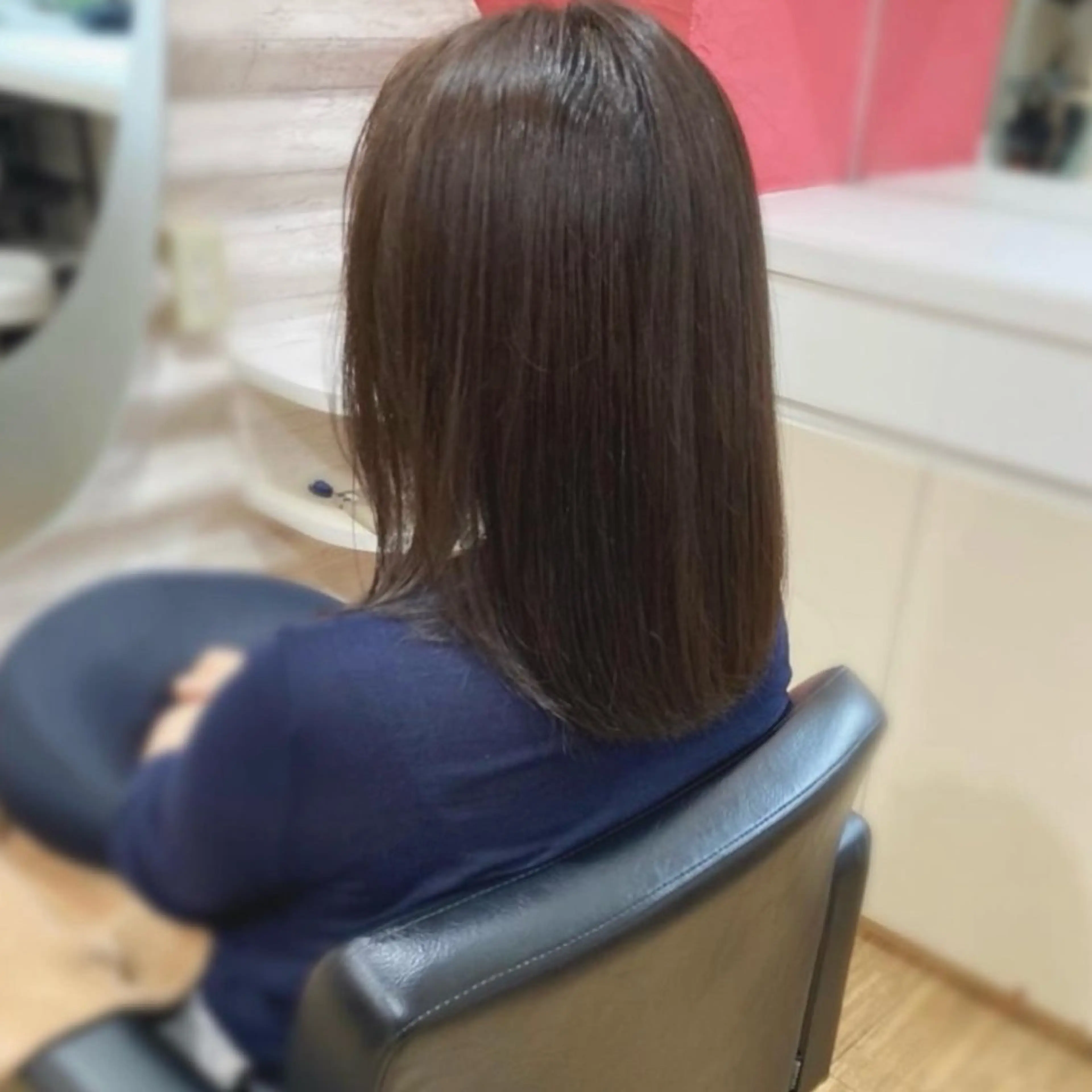 セミロング カラー 髪質改善 トリートメント まとまる軽さカット× トリートメント特化店のヘアスタイル