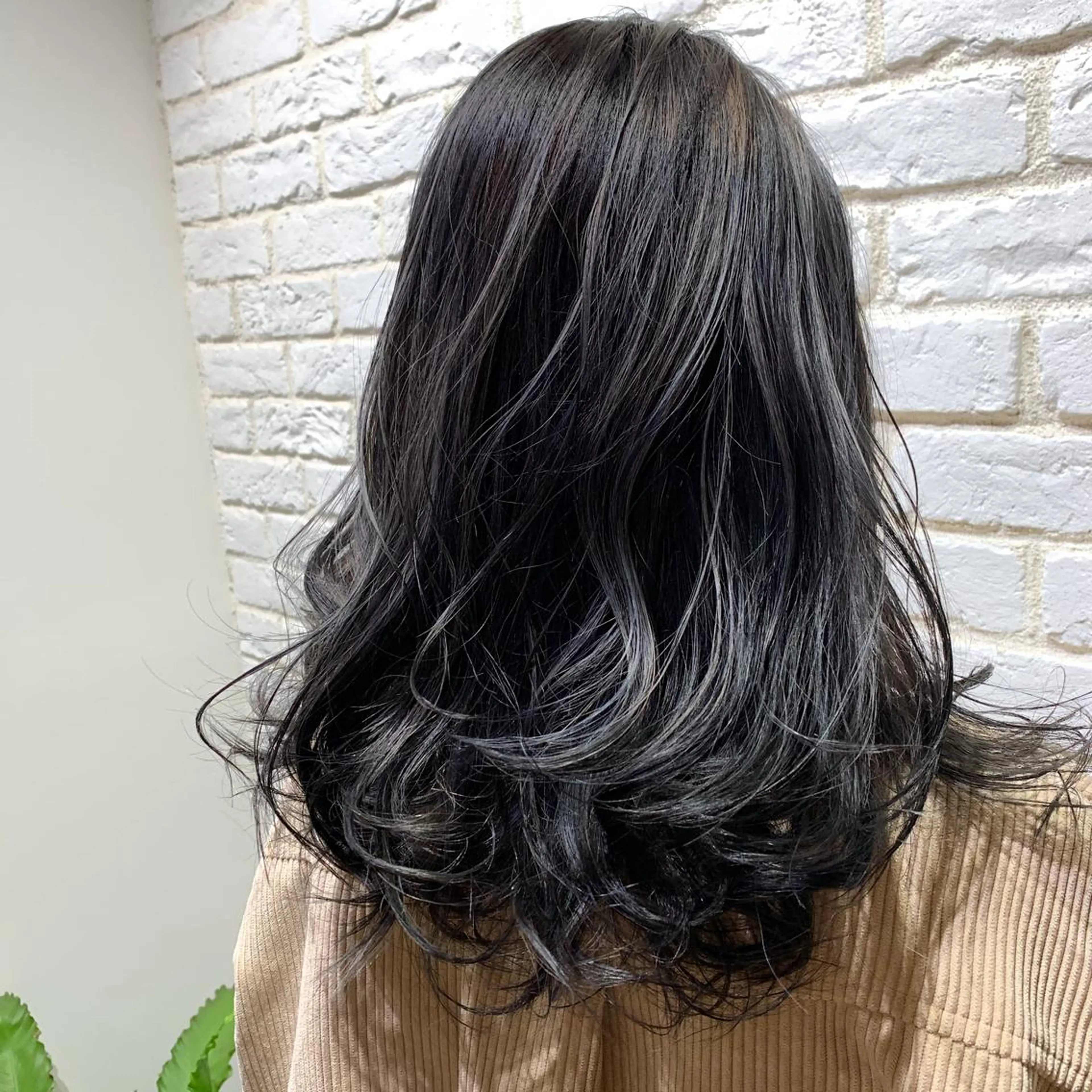 セミロング カラー Neale. yumiの眉毛・アイブロウイメージ