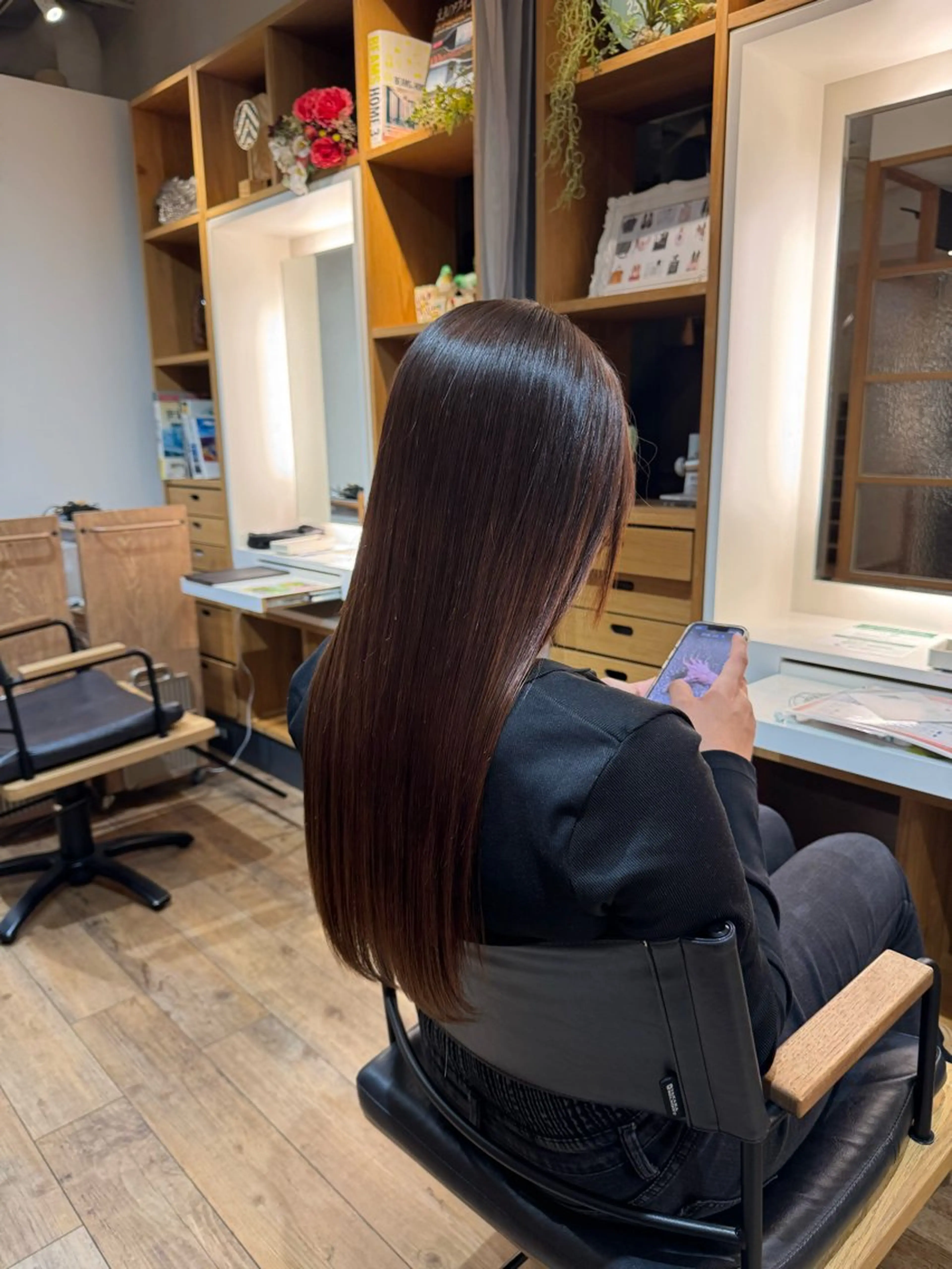 セミロング カット 縮毛矯正 トリートメント afloatkobe所属・美髪/髪質改善 川口凌弥のヘアスタイル