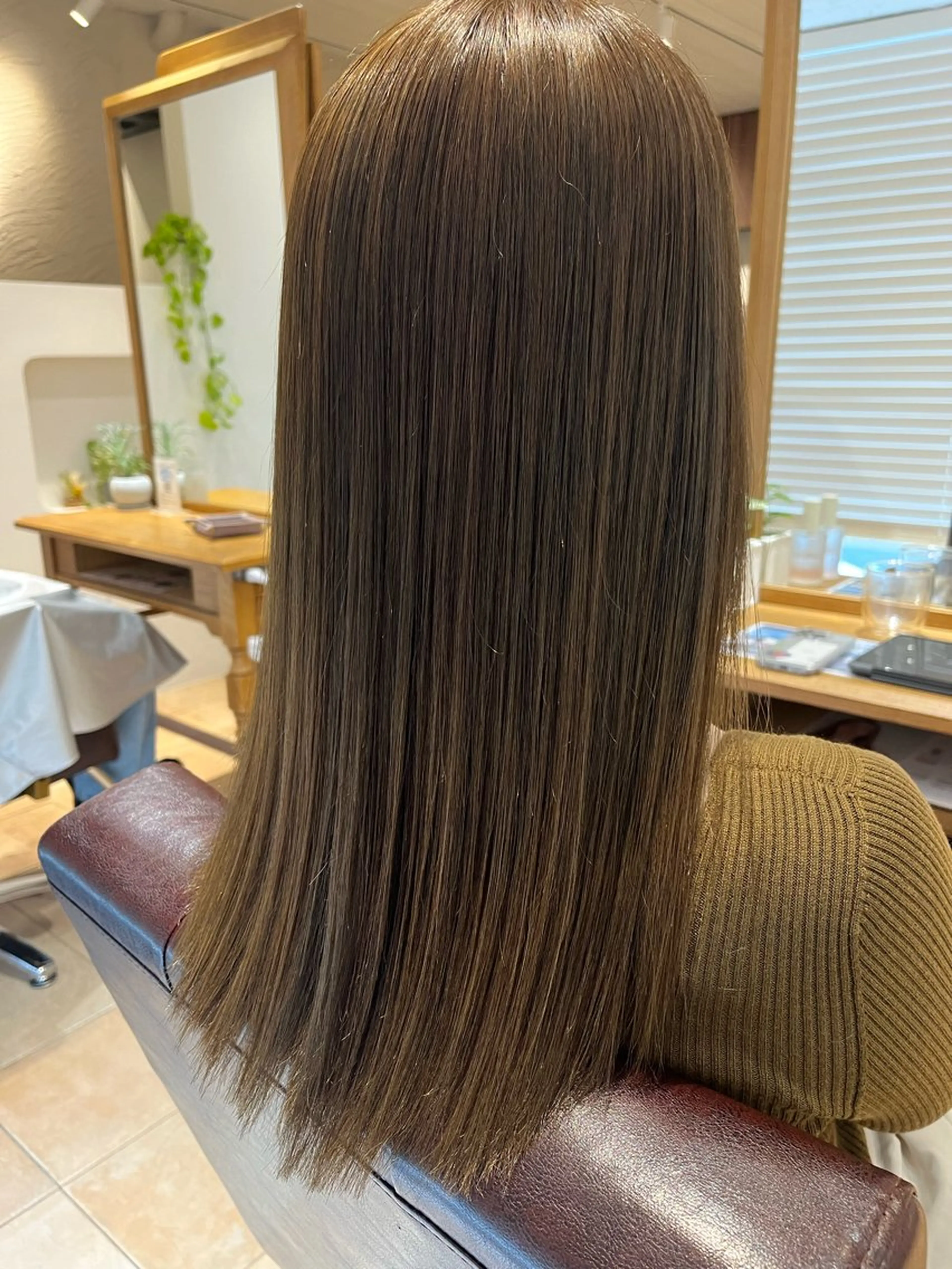 セミロング カラー グレージュ ミルクティーグレージュ カット ヘアカラー トリートメント 🌈透明感カラー🌈 🌟吉田祐介🌟のヘアスタイル