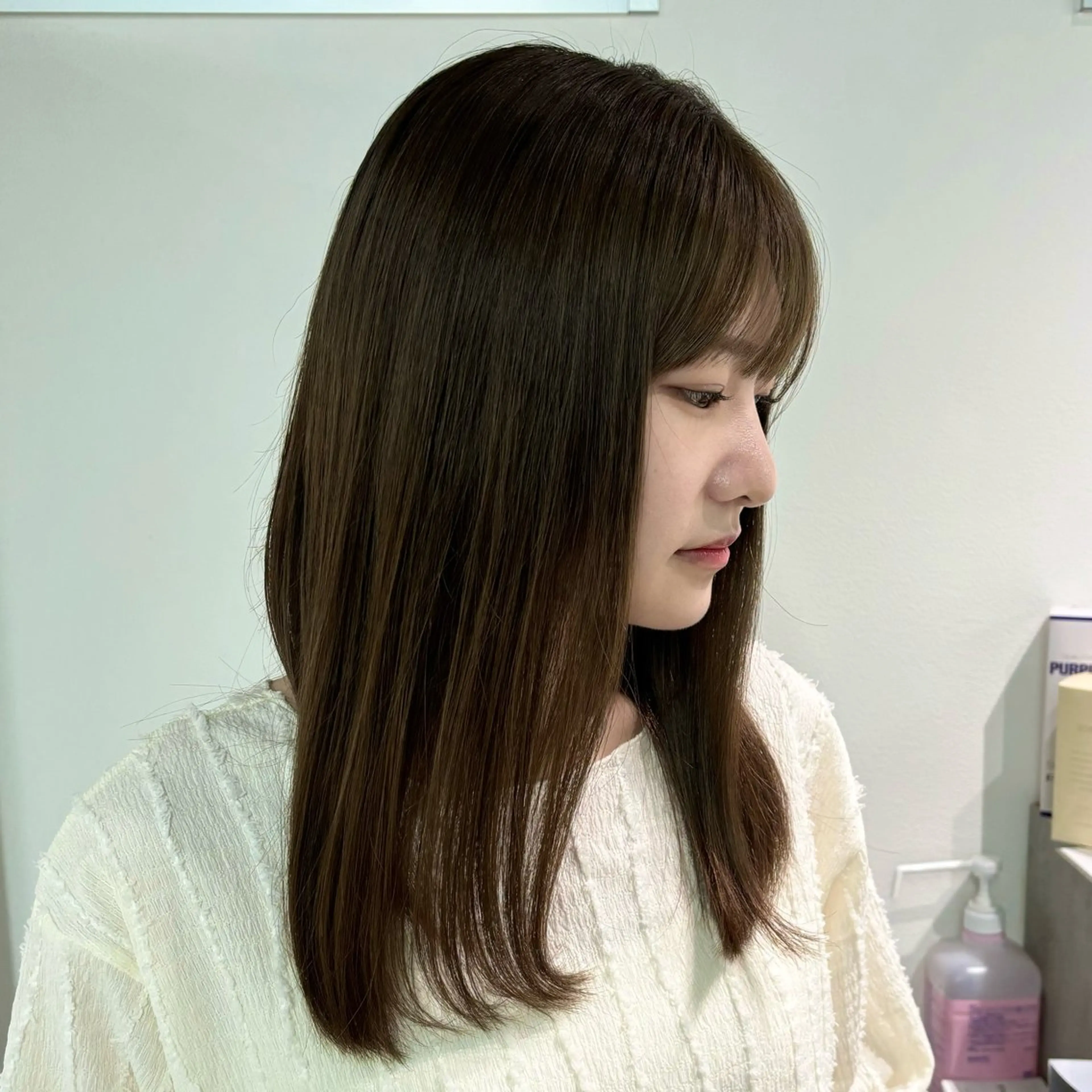 ミディアム カラー ブラウンカラー オリーブブラウン カット ヘアカラー トリートメント ネヅ カオルのヘアスタイル