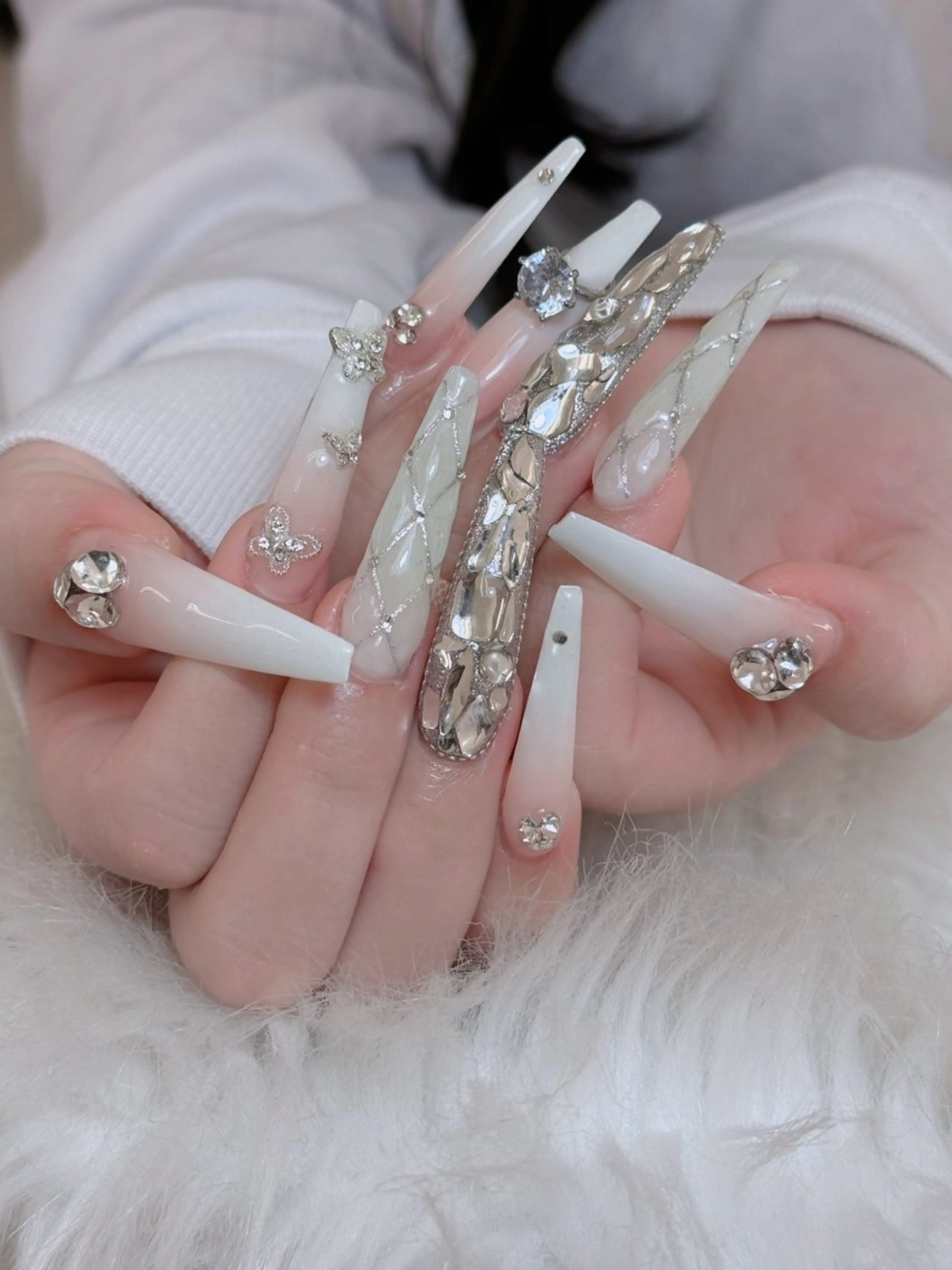 ネイル オーロラネイル チークネイル フットネイル フレンチネイル 韓国ネイル ハンドネイル Lumi Nail 新大久保3‘のネイルデザイン