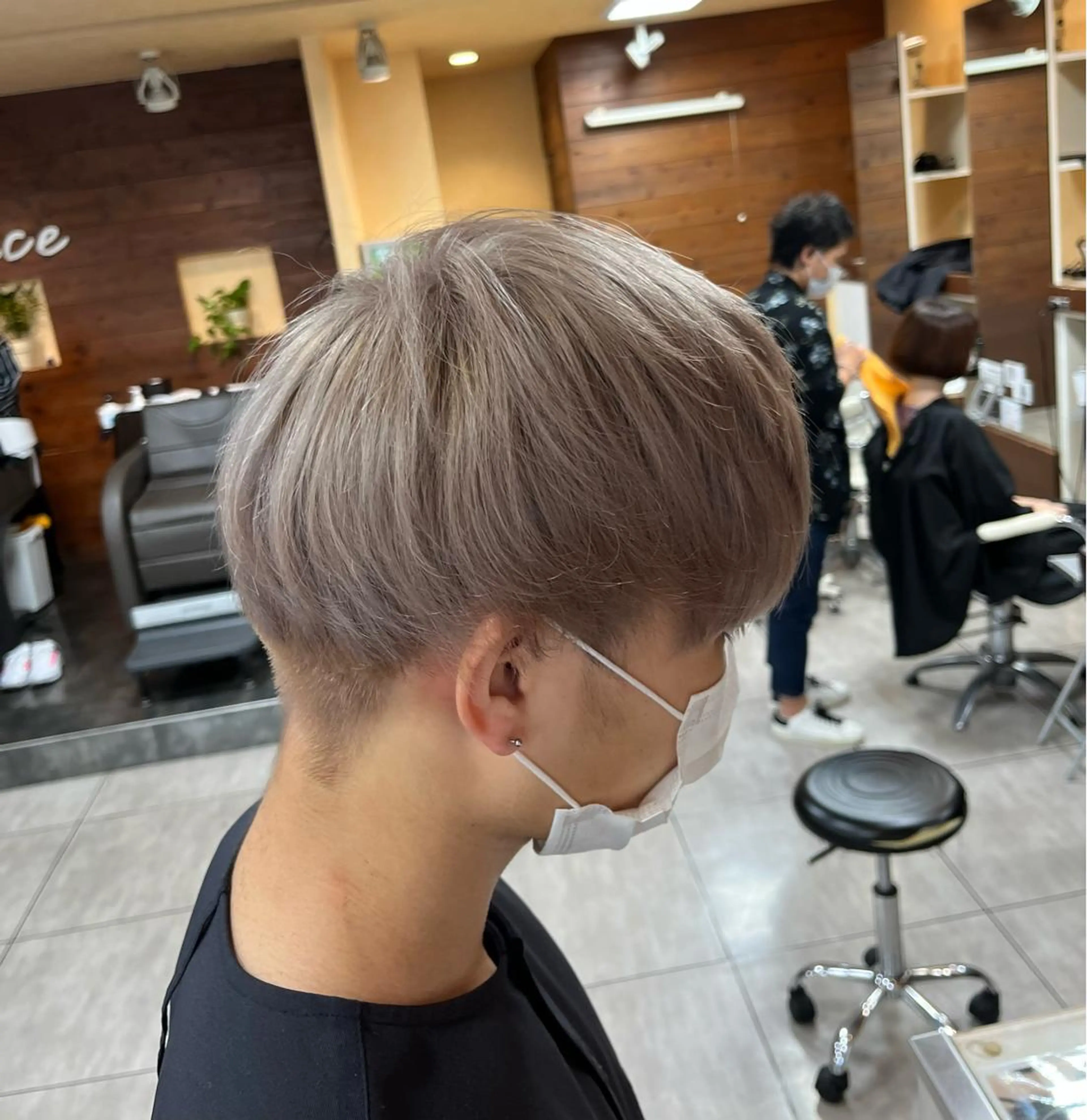 カラー メンズ カット ヘアカラー トリートメント ヘッドスパ インナー×縮毛矯正 ピンクカラー澤井里菜のヘアスタイル