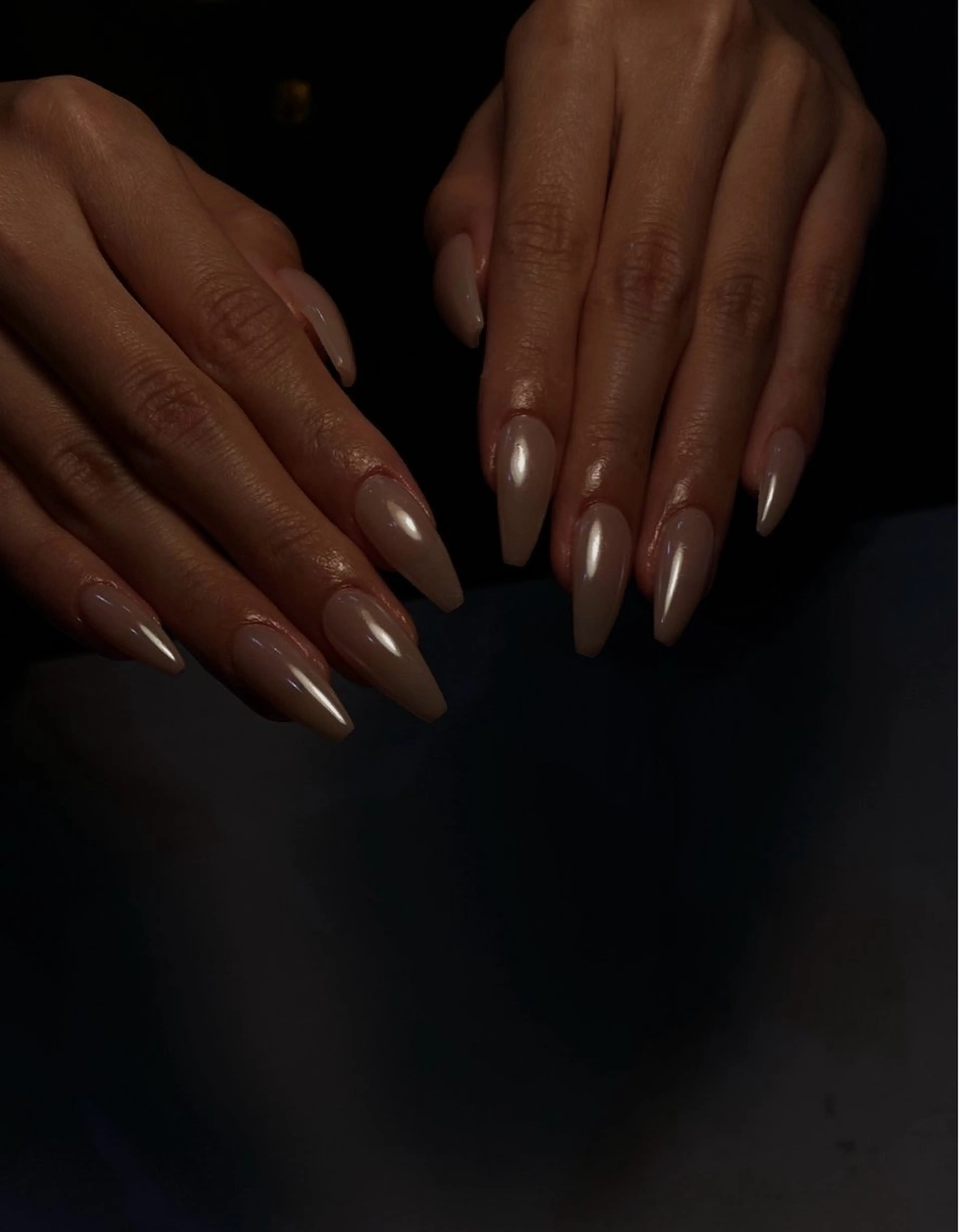 ネイル オーロラネイル ホワイト ハンドネイル ハンドケア NILATE所属・渡邉 あいのネイルデザイン