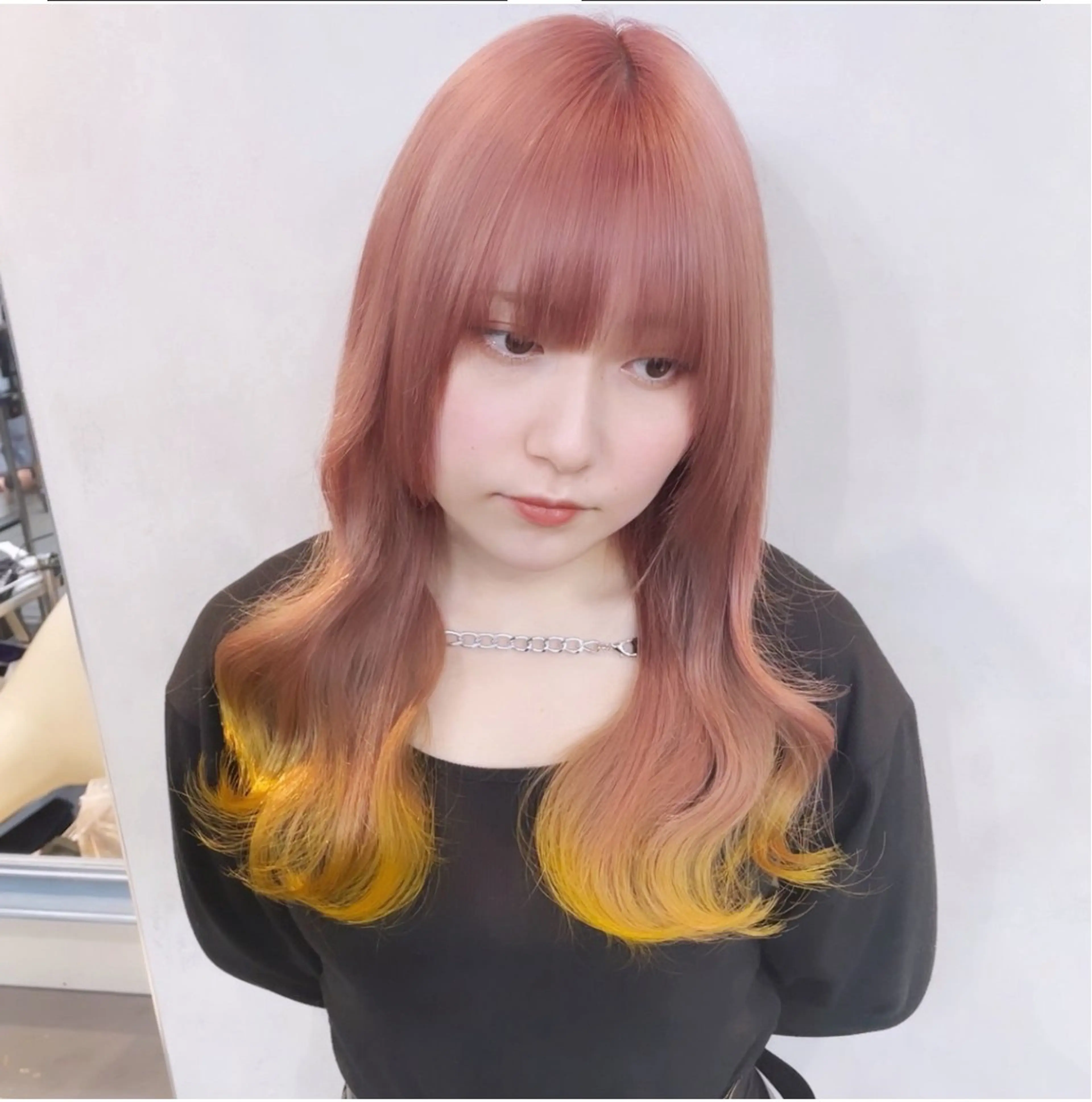 ロング カラー デザインカラー ブリーチなしピンク 赤井龍斗のヘアスタイル