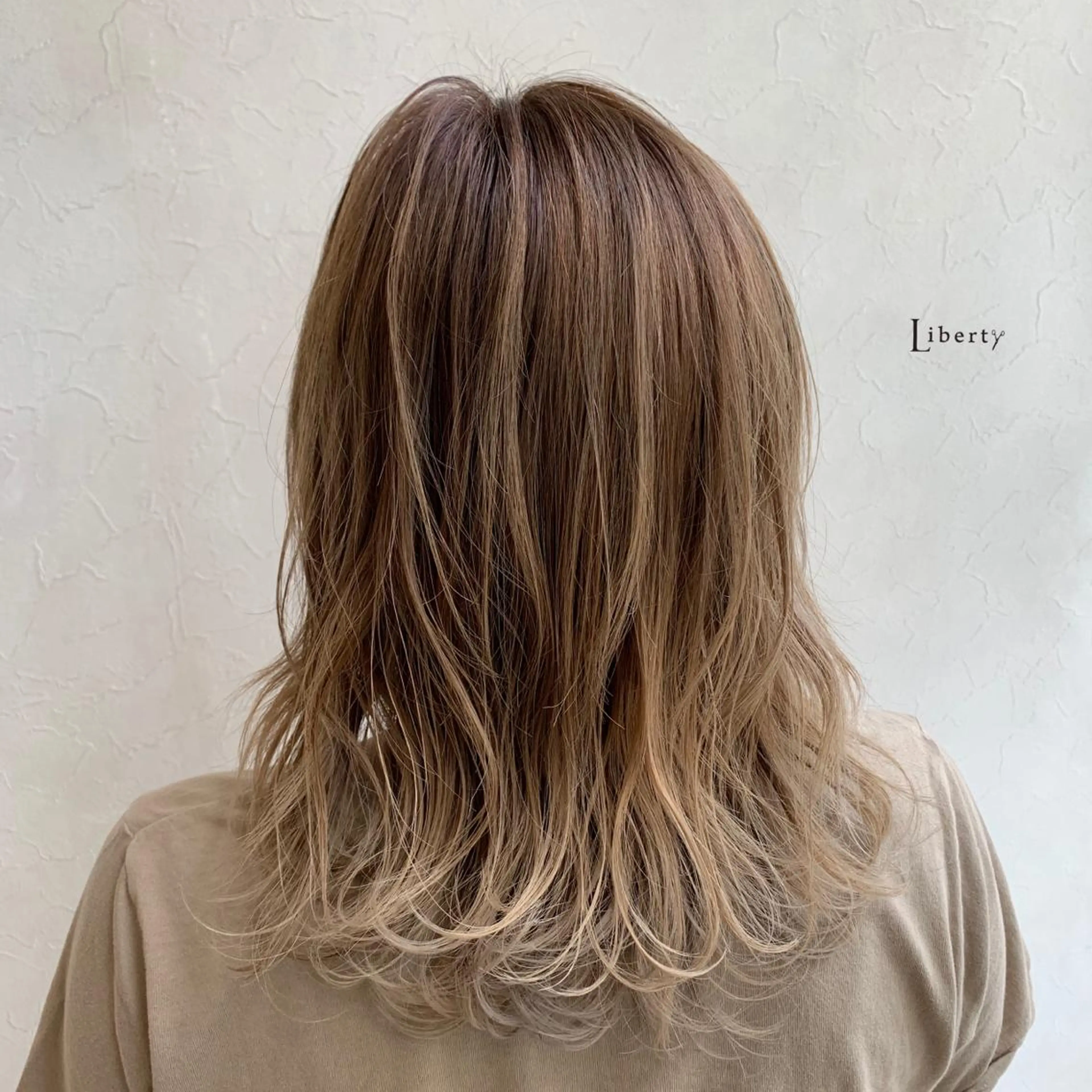 ミディアム カラー ブリーチ ハイライトカラー ハイライト Liberty 店長 TAJIMAのヘアスタイル