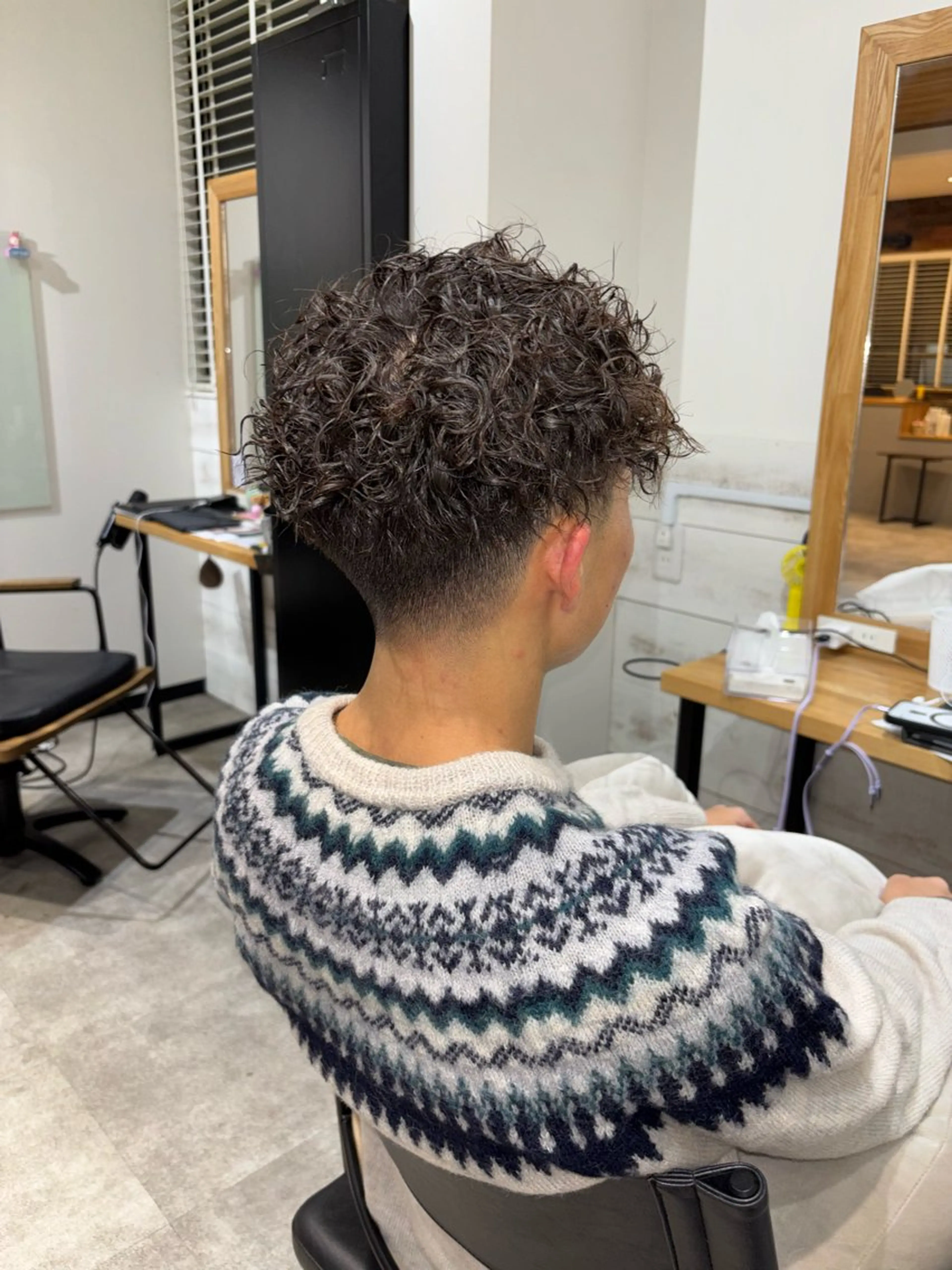 ミディアム パーマ メンズ カット パーマ トリートメント LOG/所属・縮毛/ブリーチ/ メンズ/出口 紗依のヘアスタイル