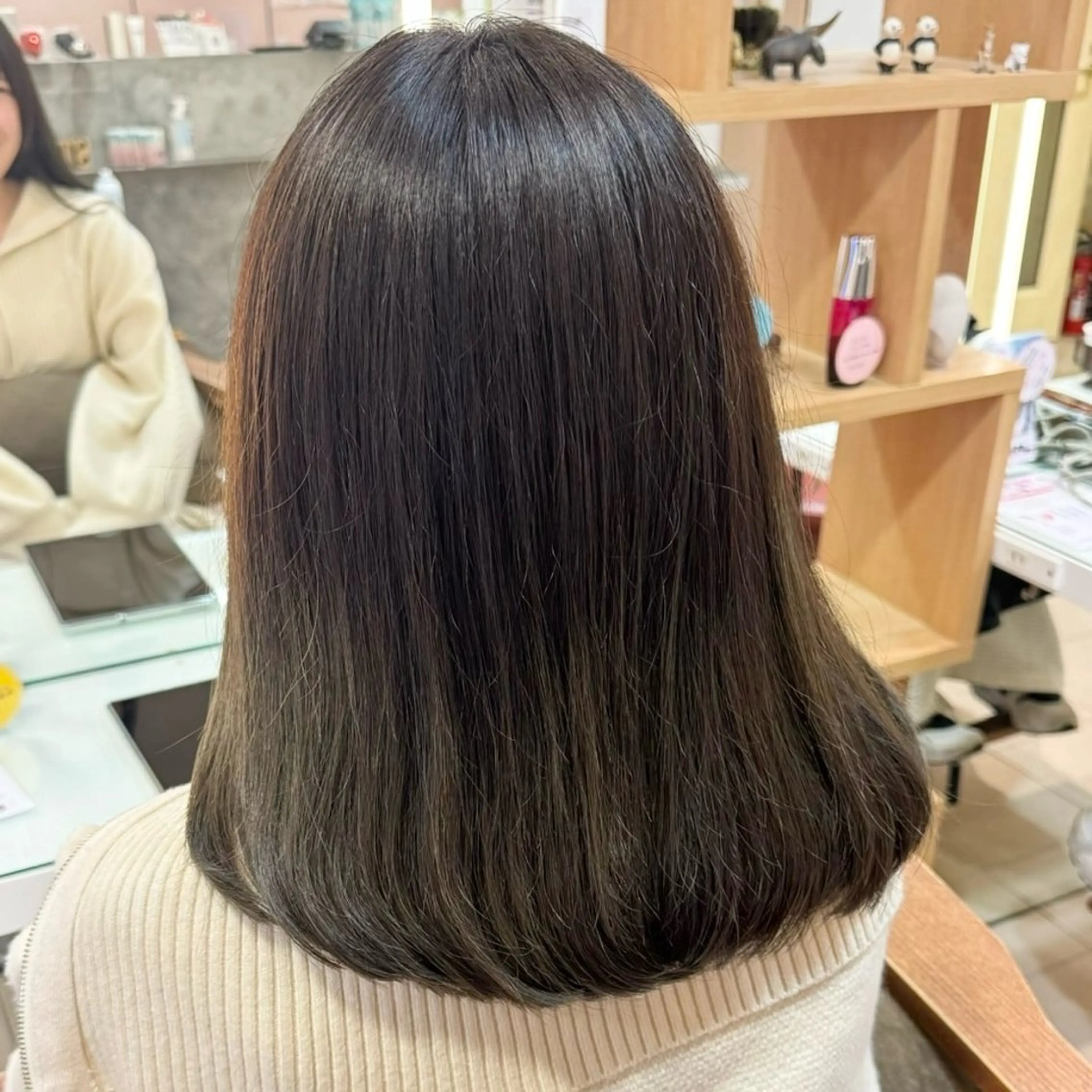 ミディアム カット 🫧透明感明るめカラ ー🫧大西あずきのヘアスタイル