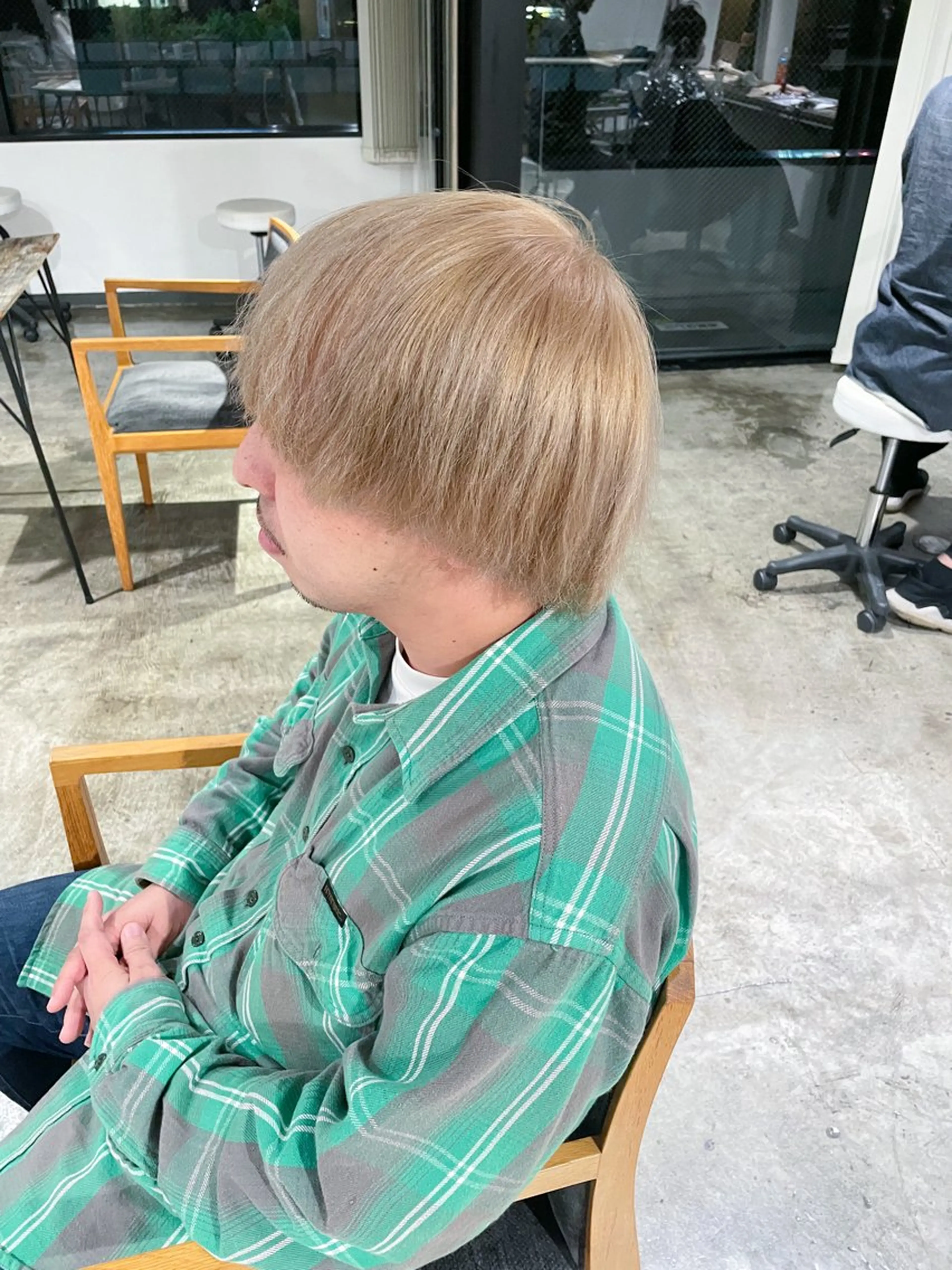 ショート カラー メンズ メンズハイトーン ベージュカラー ハイトーンカラー ミルクティーベージュ ヘアカラー トリートメント ハイトーン/レイヤー /ケアブリーチ石川治のヘアスタイル