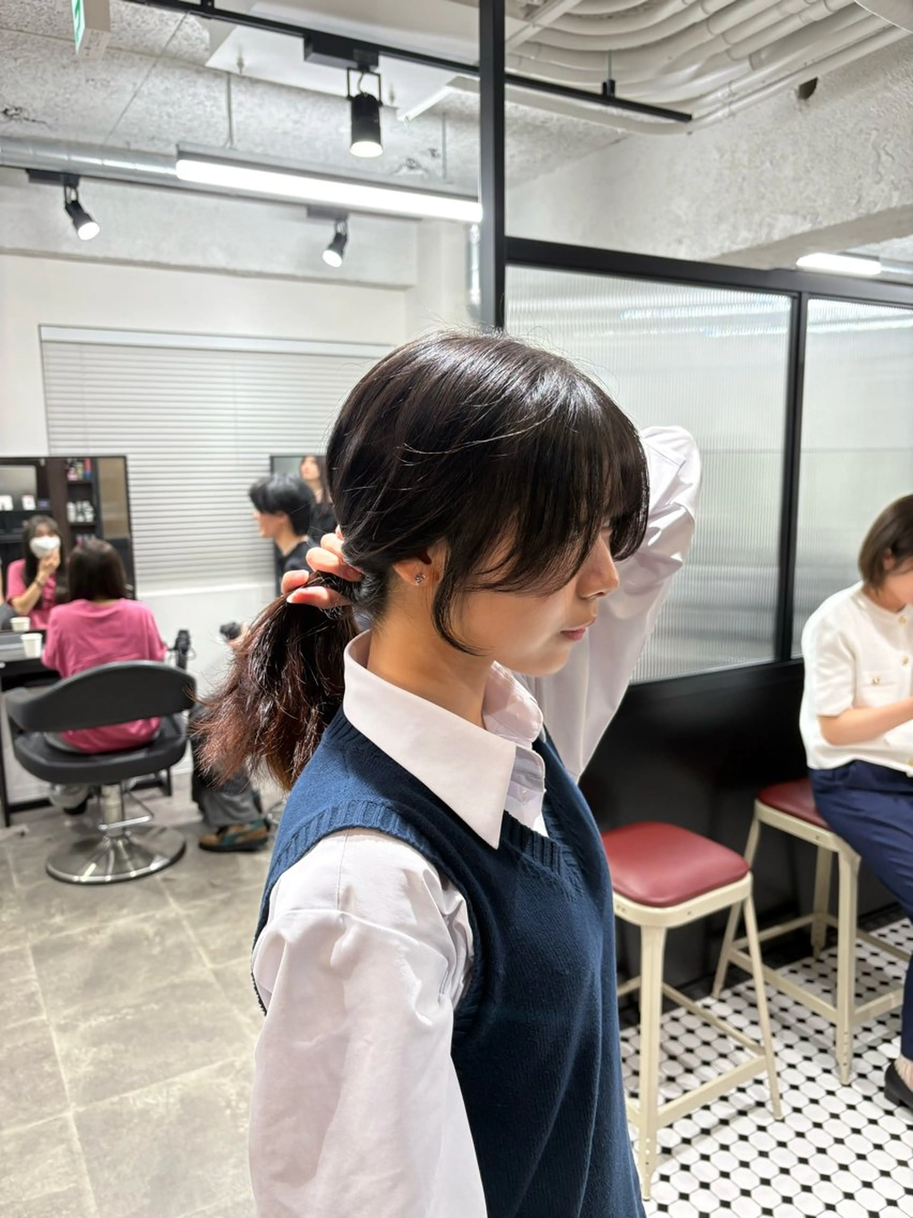 ミディアム カラー カット ヘアカラー 韓国ヘア暗髪 ダブルカラーメンズ可のヘアスタイル