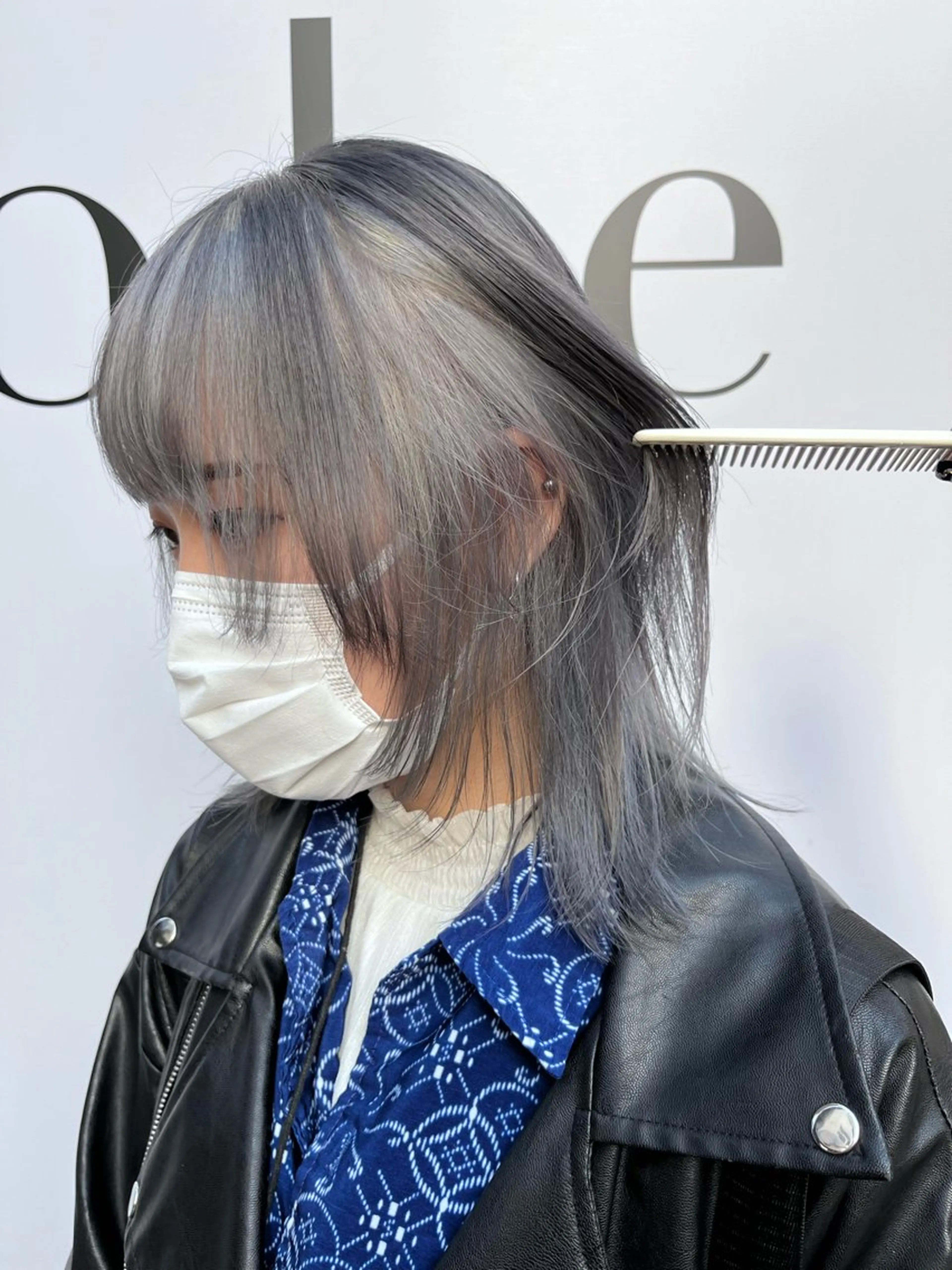 セミロング カラー 黒髪 シルバー ウルフカット iLi🫧kim ryongna🦋のヘアスタイル