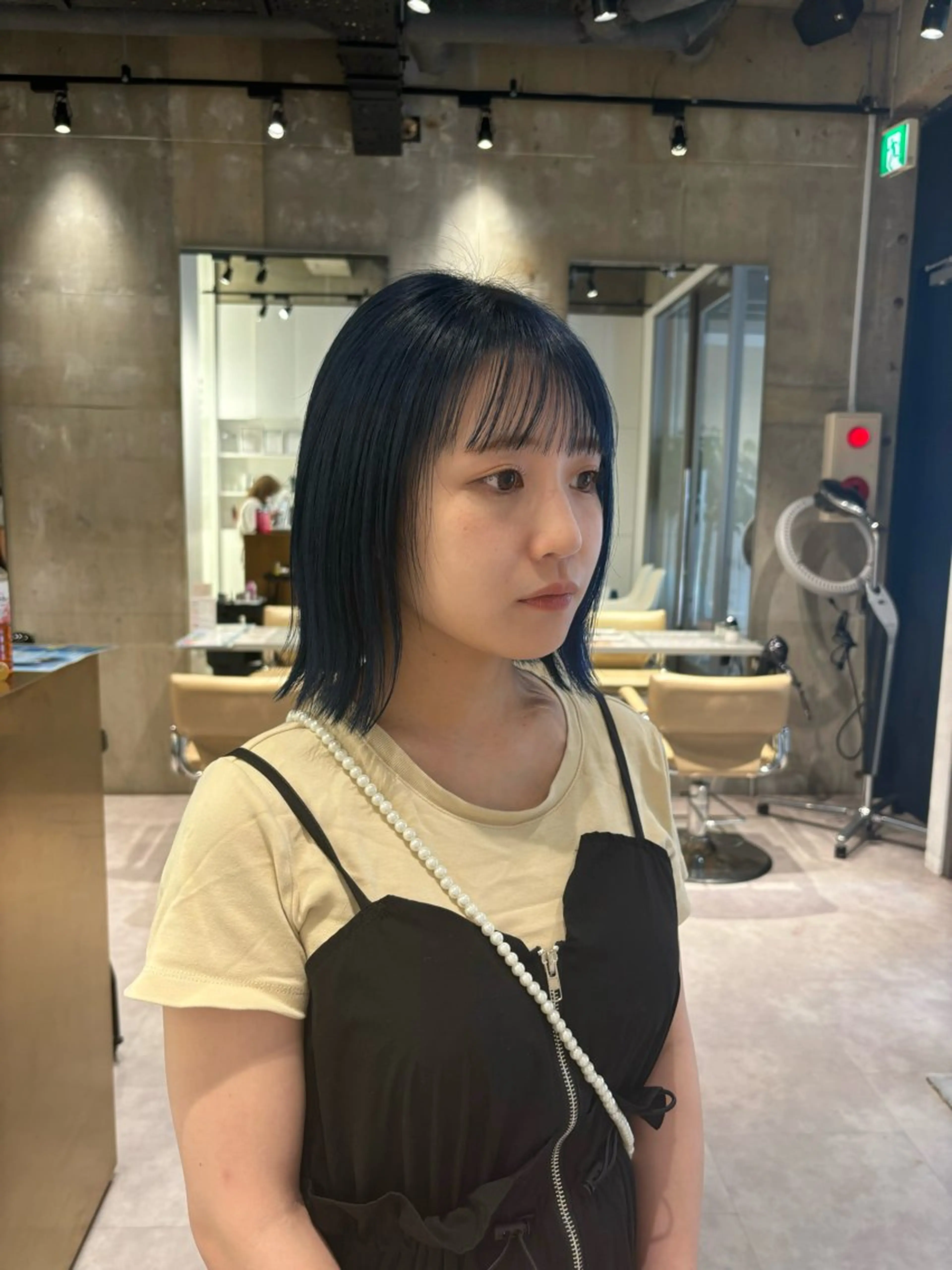 ミディアム カラー ブルーカラー ヘアカラー mina🌿無料ショ ートカット募集中🚨のヘアスタイル