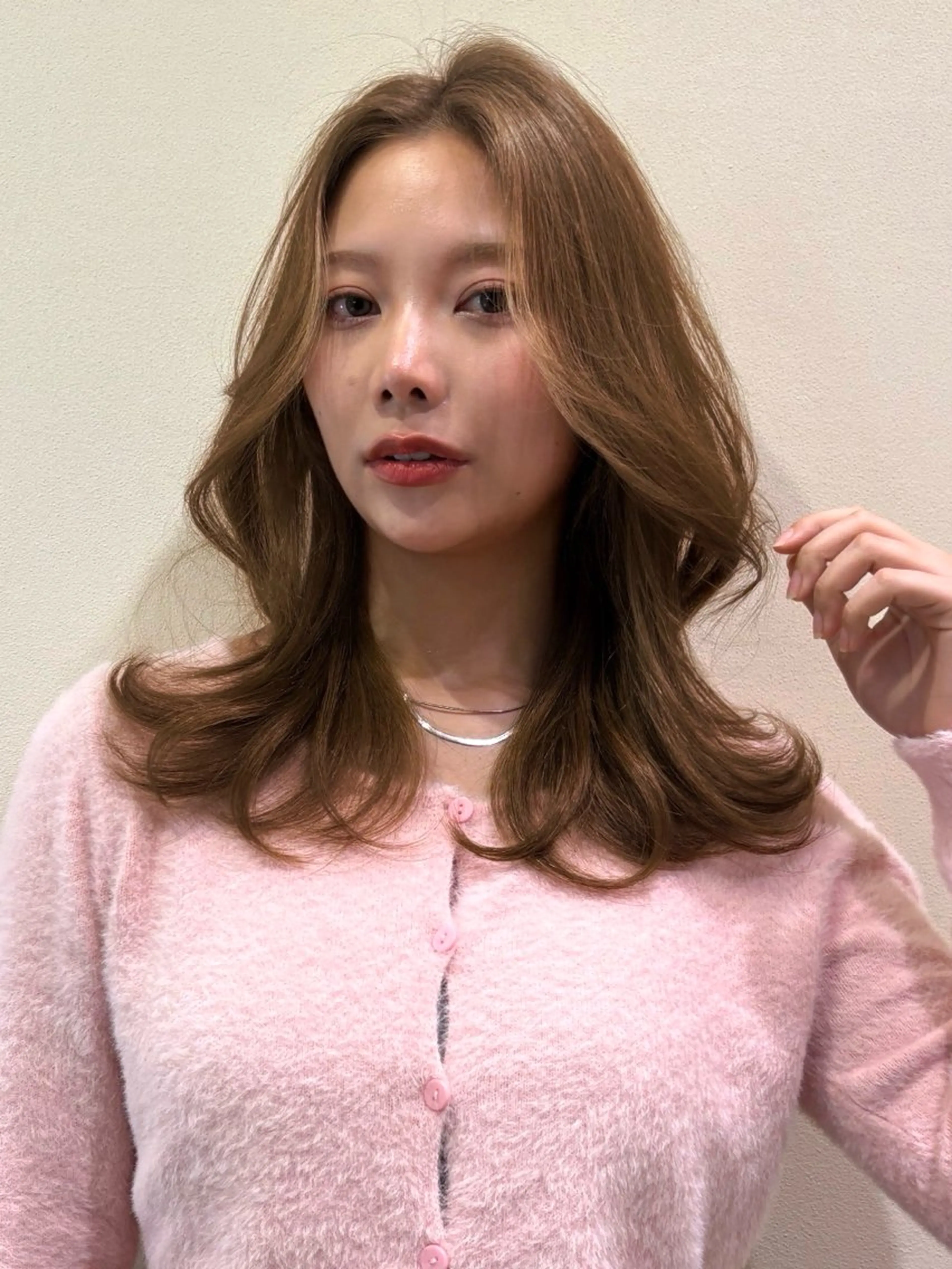 セミロング カラー ベージュカラー ミルクティーベージュ 韓国風ヘア Sugar所属・レイヤーカット/大阪 /梅田/執印悠太のヘアスタイル