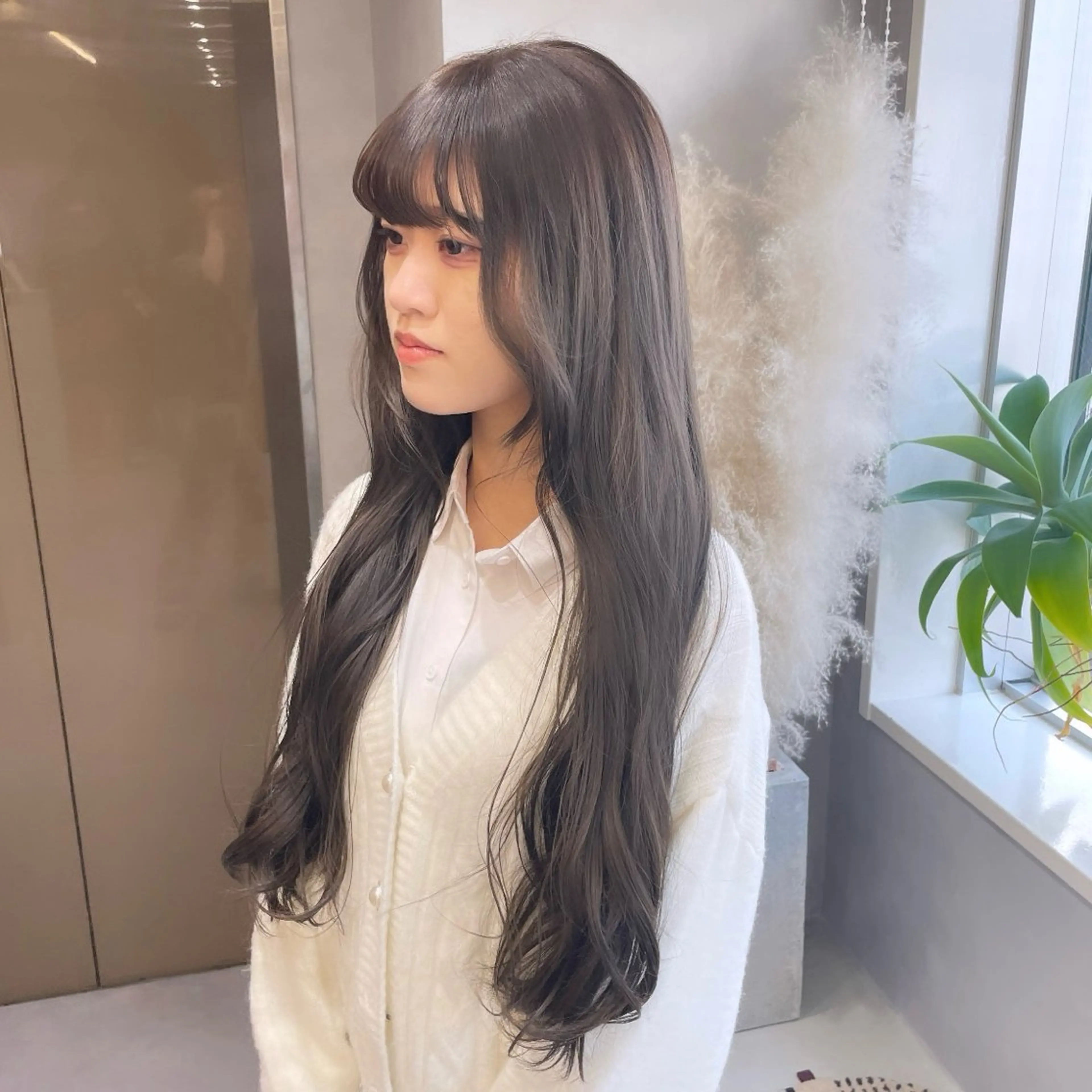 ロング カラー ブリーチ 透明感カラー グレージュ ブリーチなしカラー Rui/透明感カラー 暖色/レイヤーカットのヘアスタイル