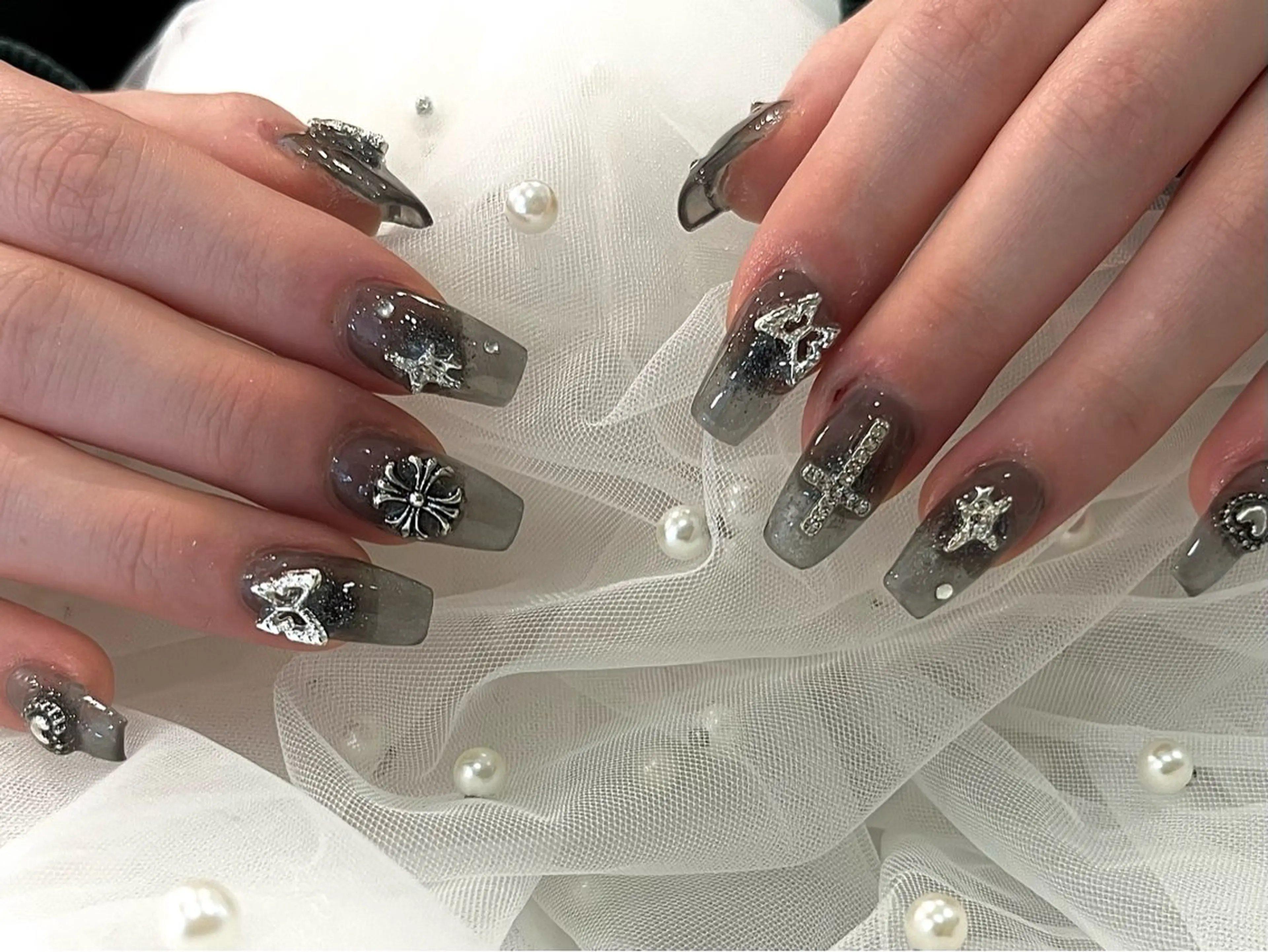 ミディアム ハンドネイル NAIL SALON FLOR所属・キラキラネイル/ 韓国ネイルMAKIのネイルデザイン