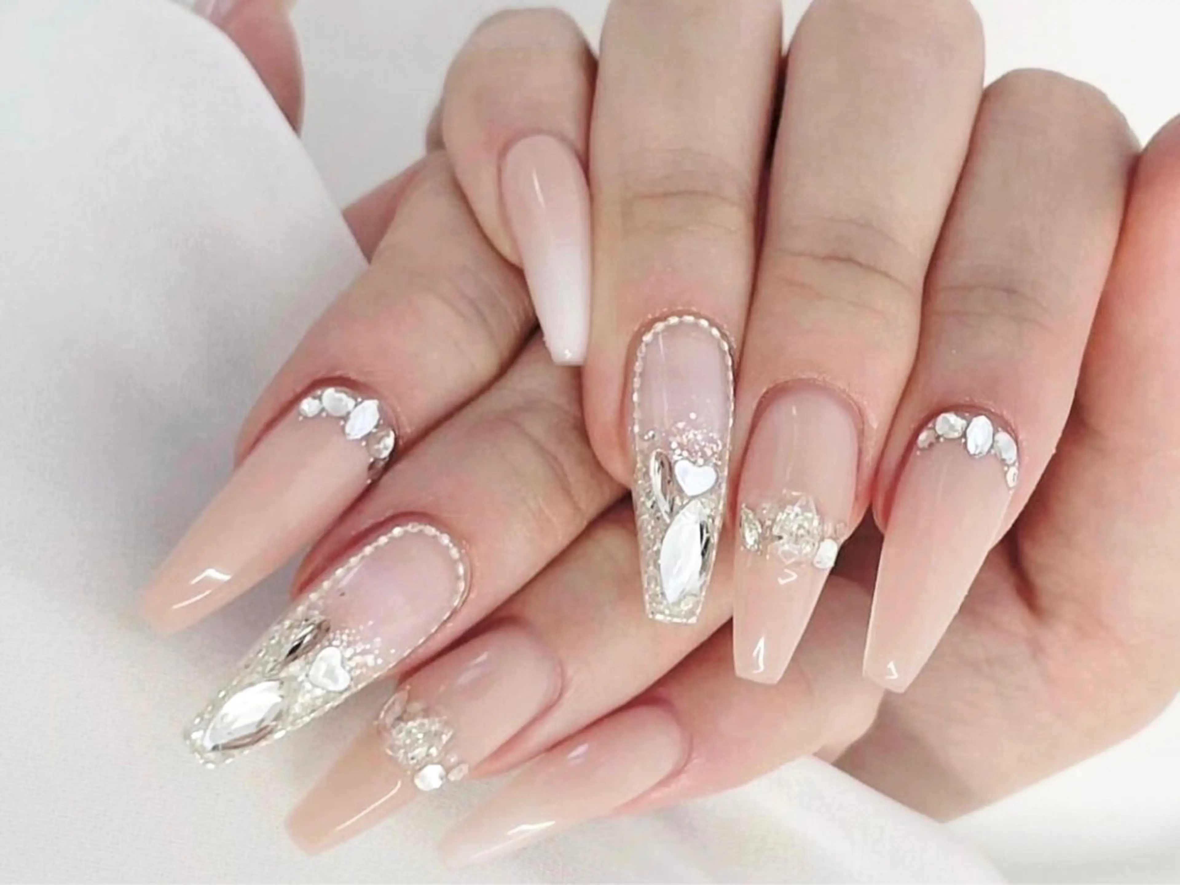 ネイル オーロラネイル チークネイル 長さ出し フットネイル フレンチネイル ハンドネイル ハンドケア NaNa nailのネイルデザイン