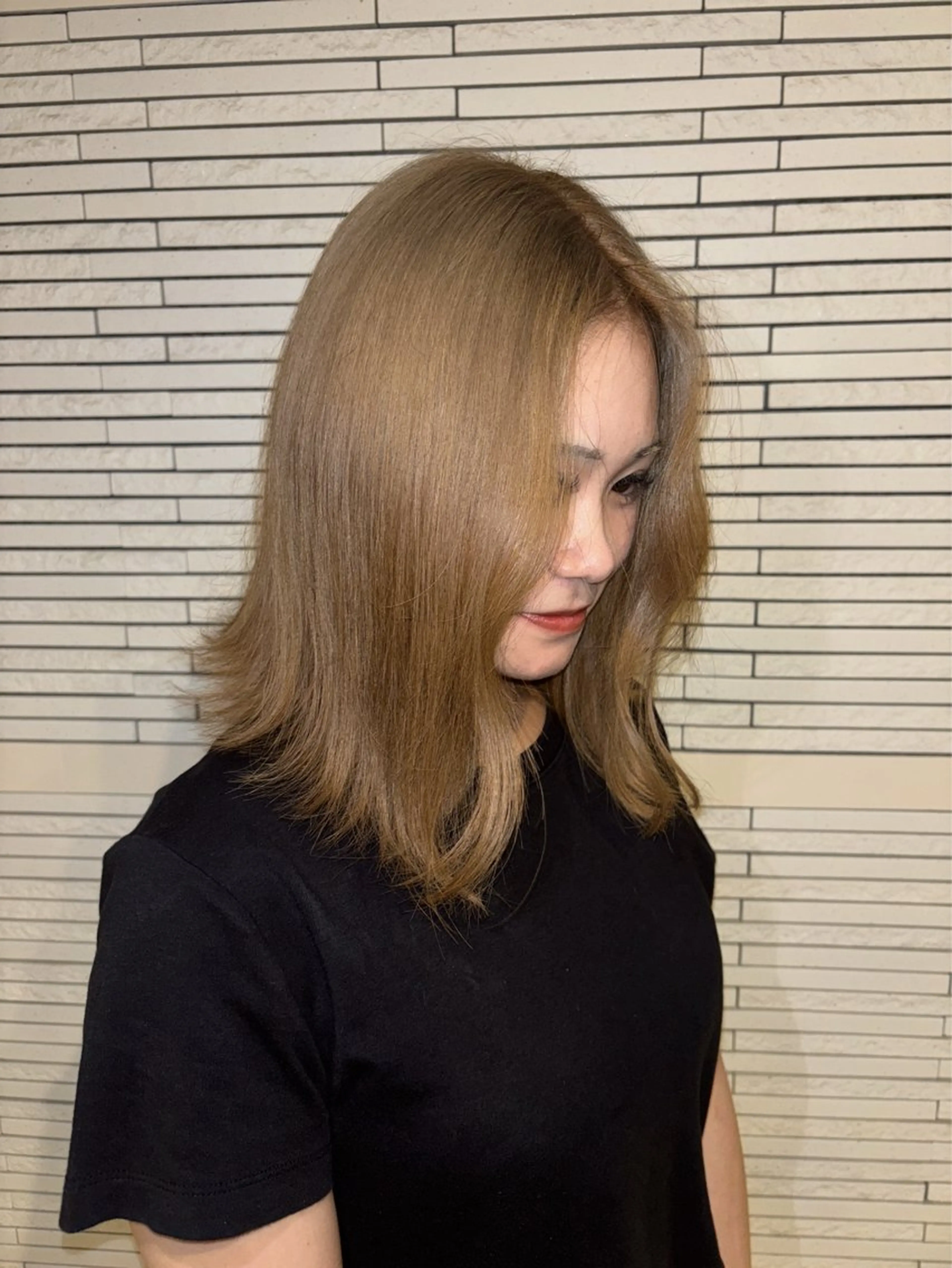 ミディアム カラー アッシュ ベージュカラー ブリーチ ヘアカラー トリートメント Fukuma Karinのヘアスタイル