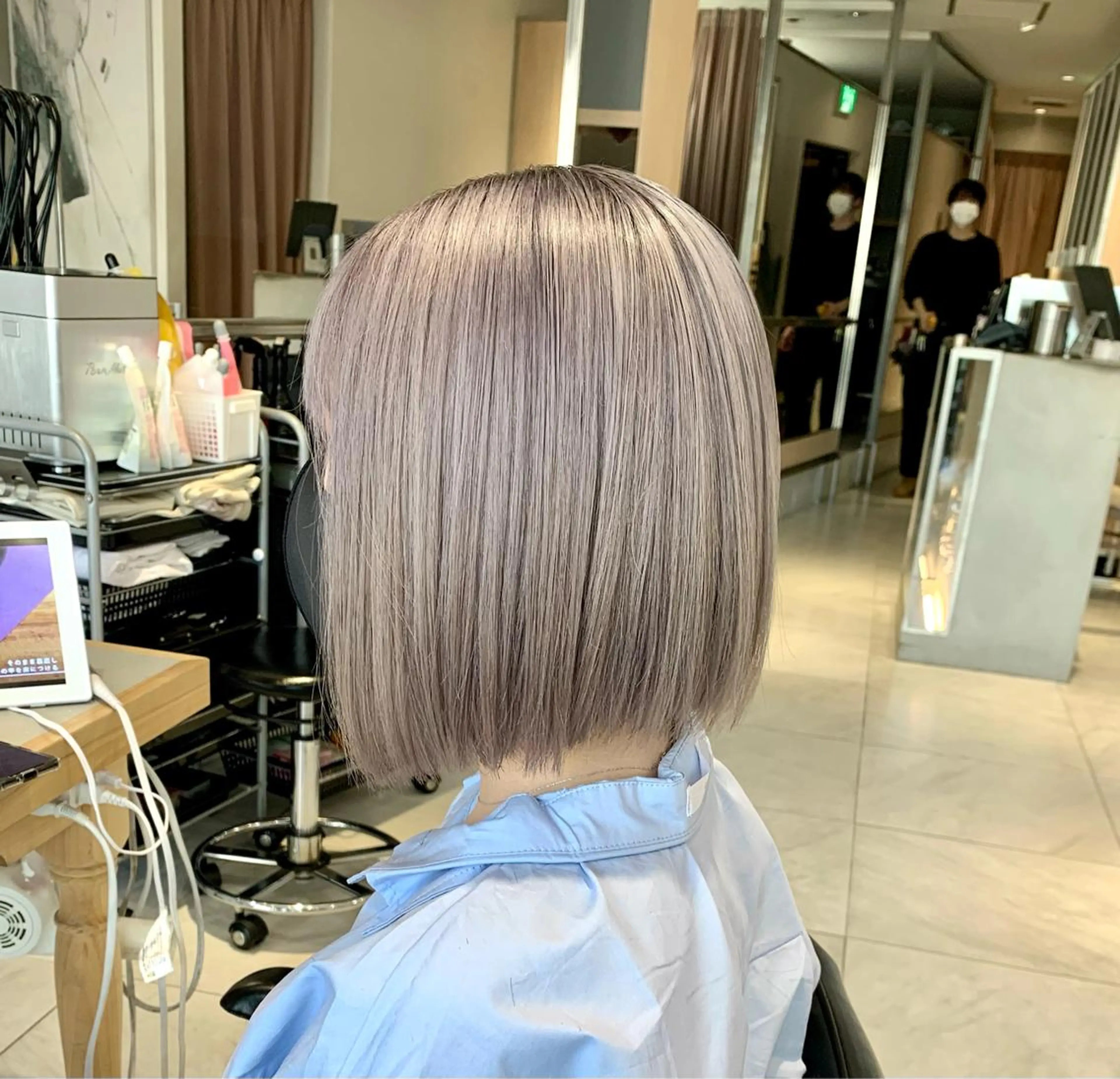 ショート カラー ハイトーンカラー シルバー ホワイトシルバー ショートヘア カット ヘアカラー トリートメント ヘッドスパ 柔らか透け感カラー 🌿ムロヤリョウスケのヘアスタイル