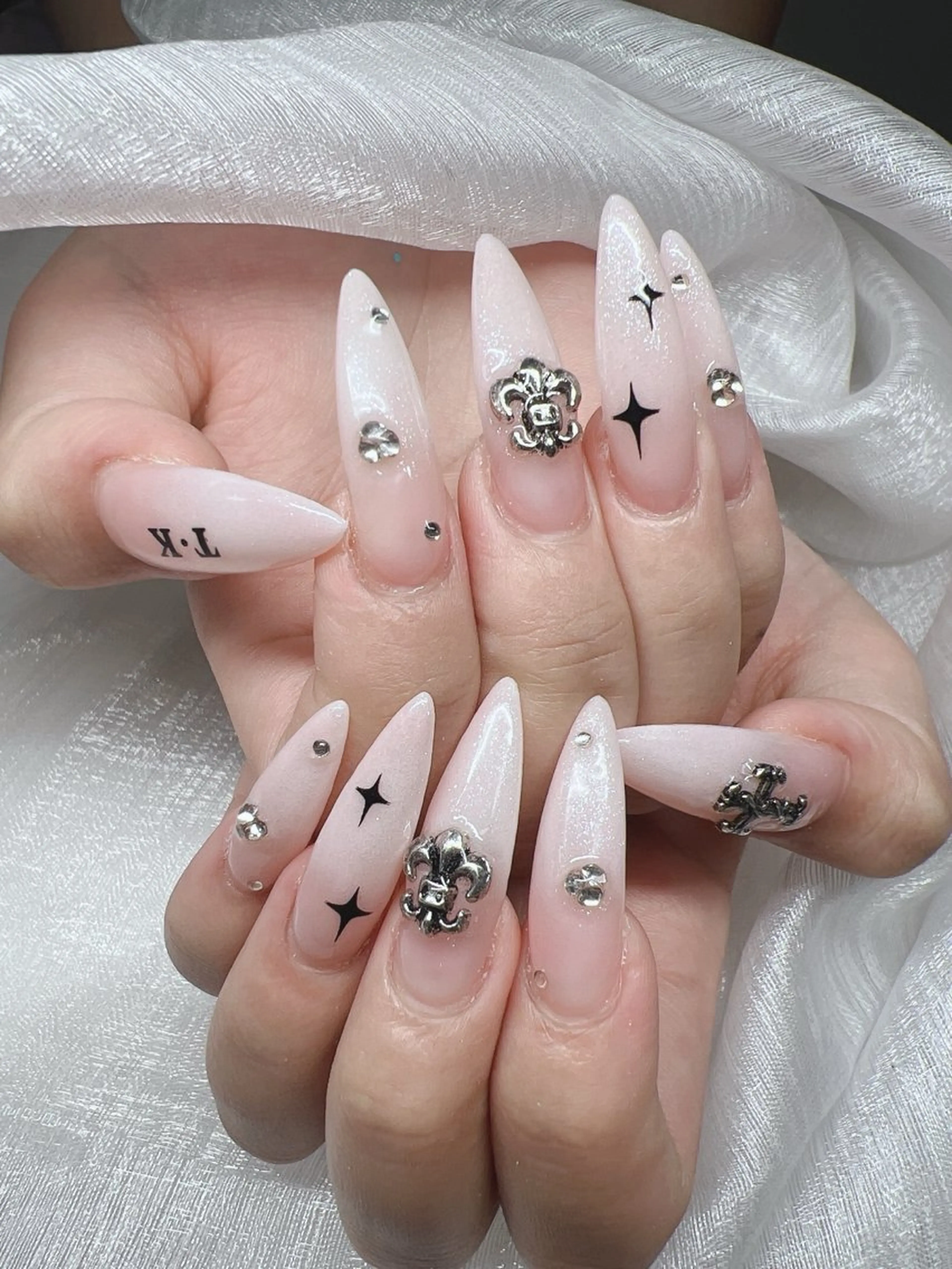 ネイル 長さ出し グラデーション キラキラネイル マグネットネイル ニュアンスネイル ハンドネイル Lee Nails チップ長さだし専門店のネイルデザイン