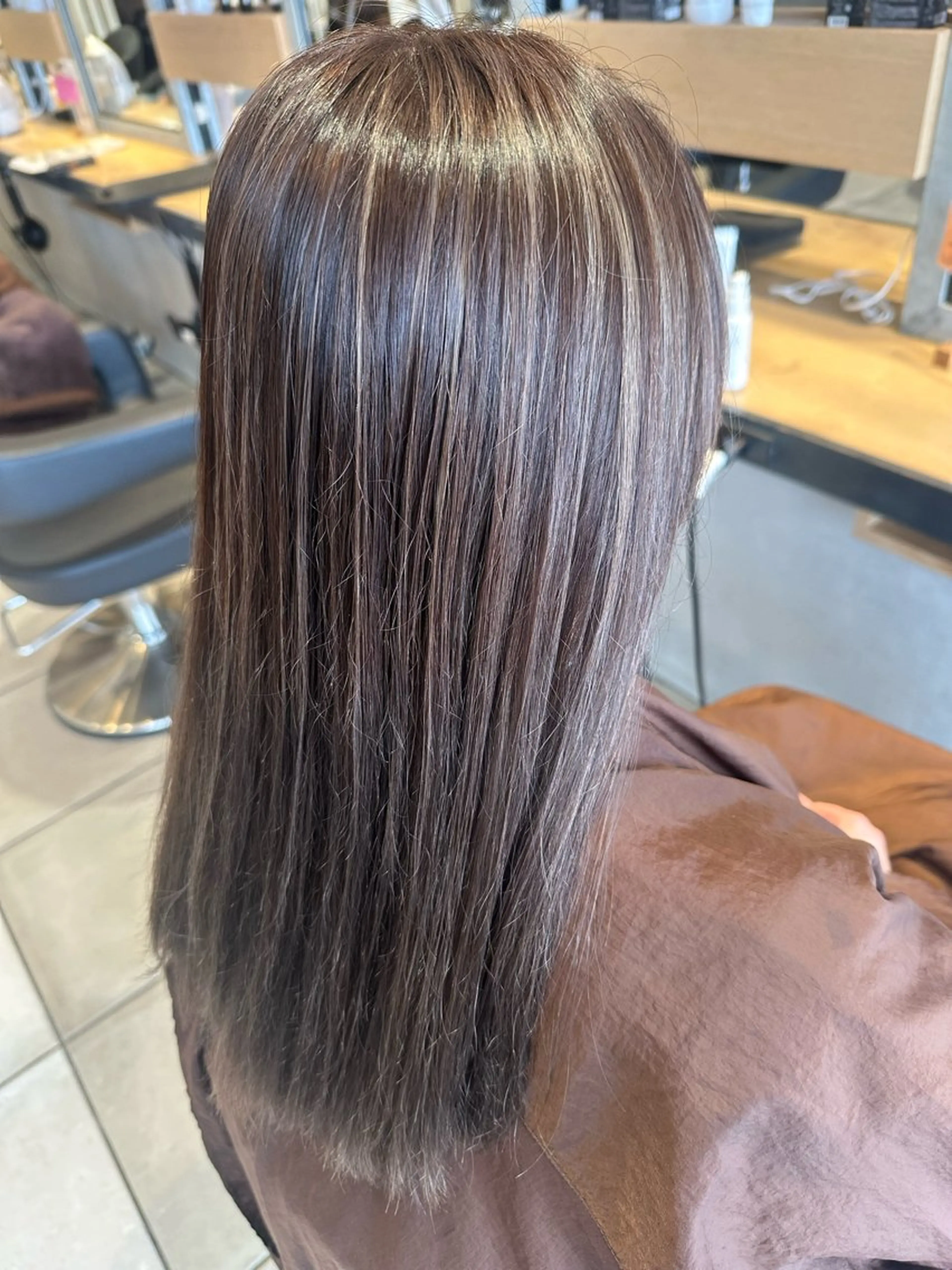 カラー ハイライトカラー フクイ ミユのヘアスタイル