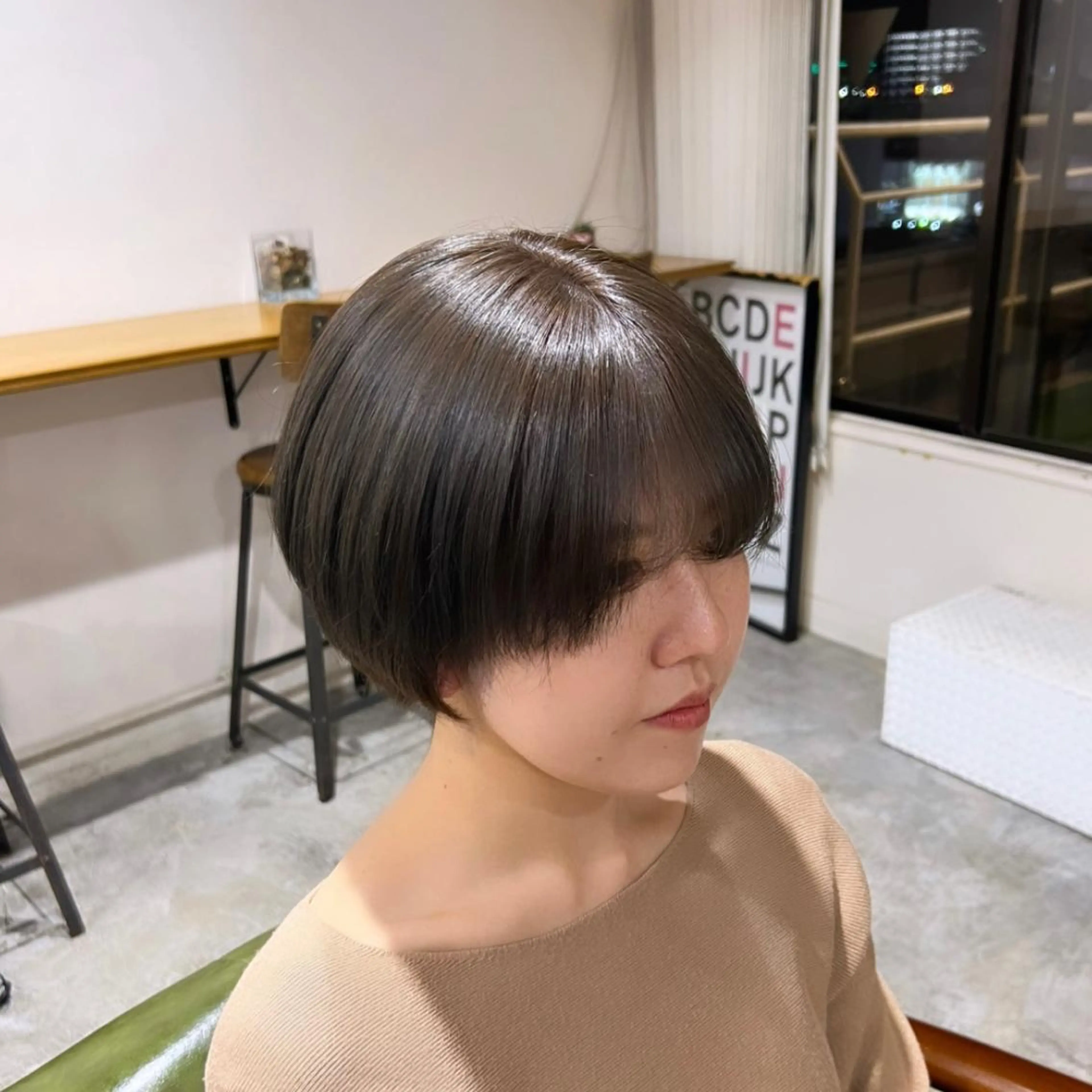 ショート カラー ベージュカラー オリーブベージュ オカベ ショウマのヘアスタイル