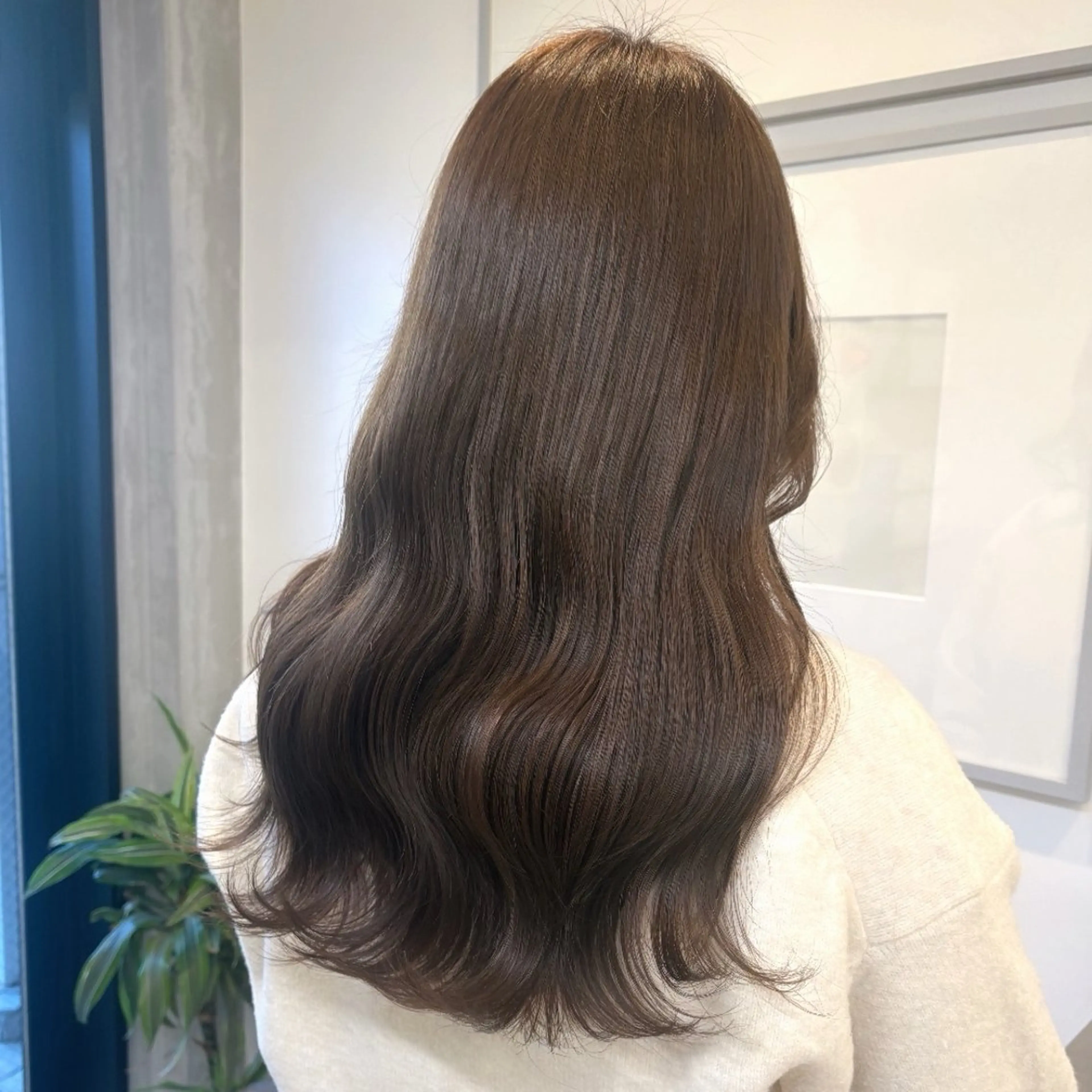 ロング カラー ベージュカラー ブラウンカラー 透明感カラー グレージュ ミルキーベージュ ヘアカラー トリートメント ヘッドスパ ヘアセット カジュアルを女っぽく 𝗮𝘆𝗮𝗰𝗼のヘアスタイル