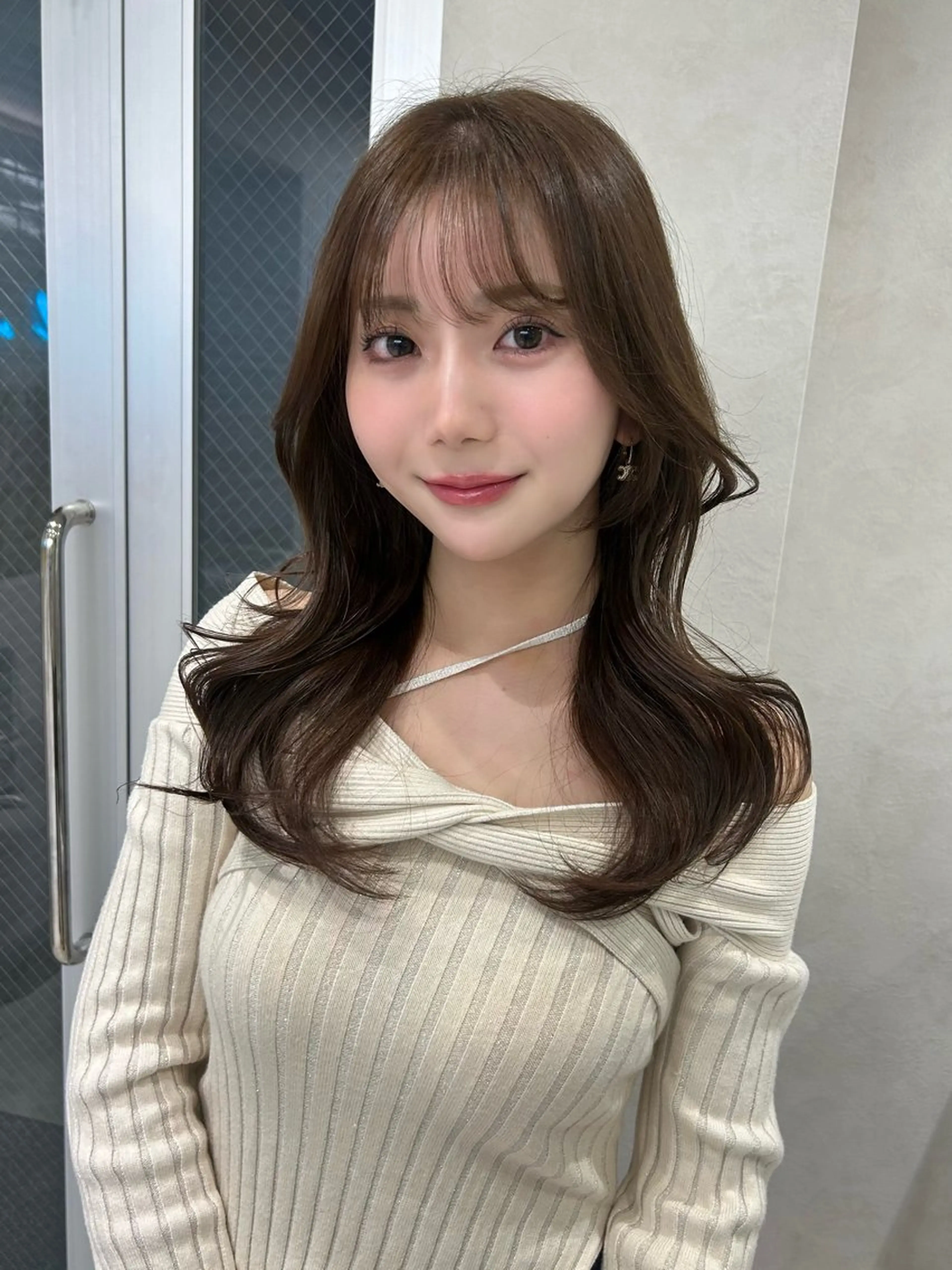 ミディアム カラー ヘアアレンジ カット ヘアカラー ふみか🎀 ベージュカラーのヘアスタイル