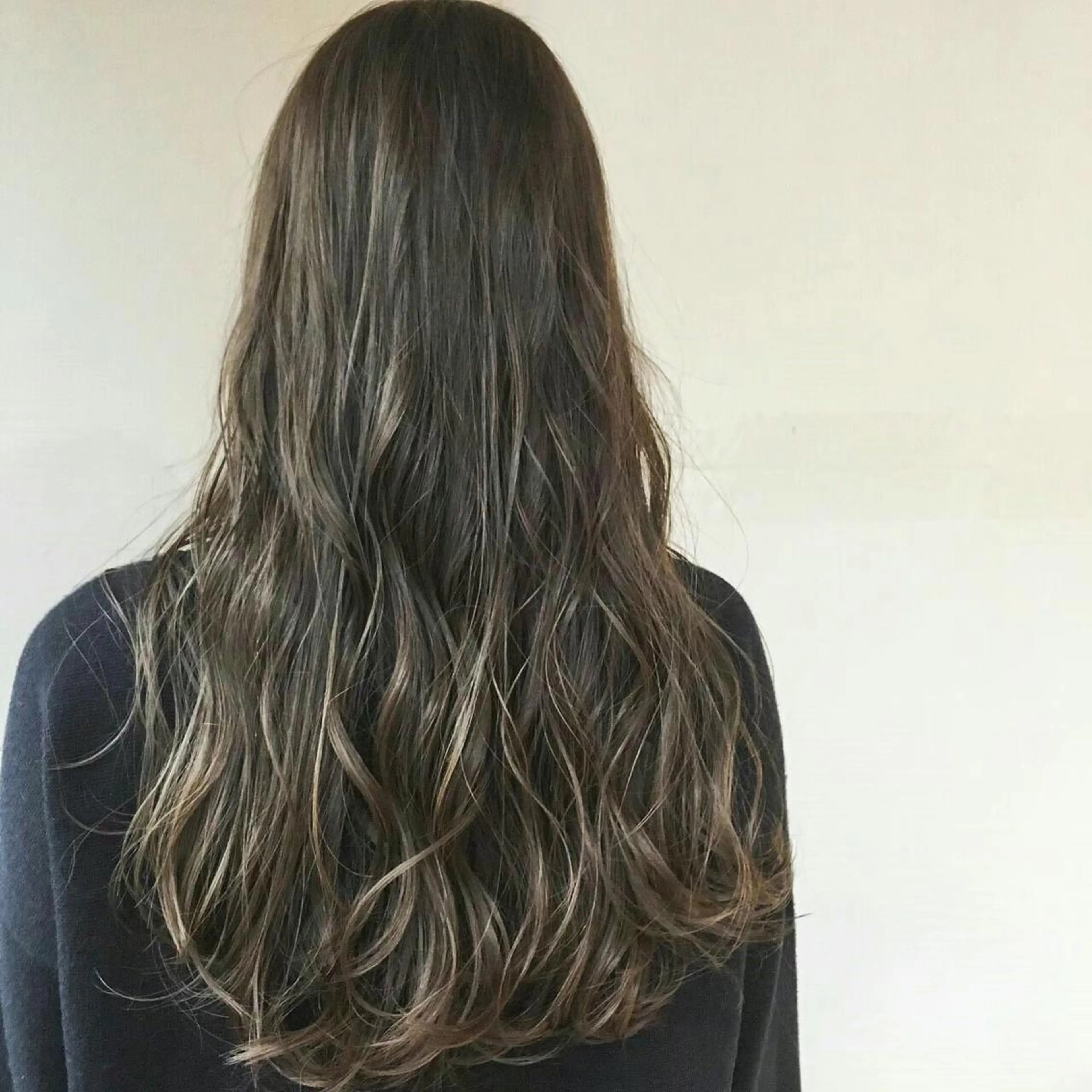 ロング レイヤーカット ヘアカラー トリートメント ヘッドスパ ヘアセット 山口 竣也のヘアスタイル
