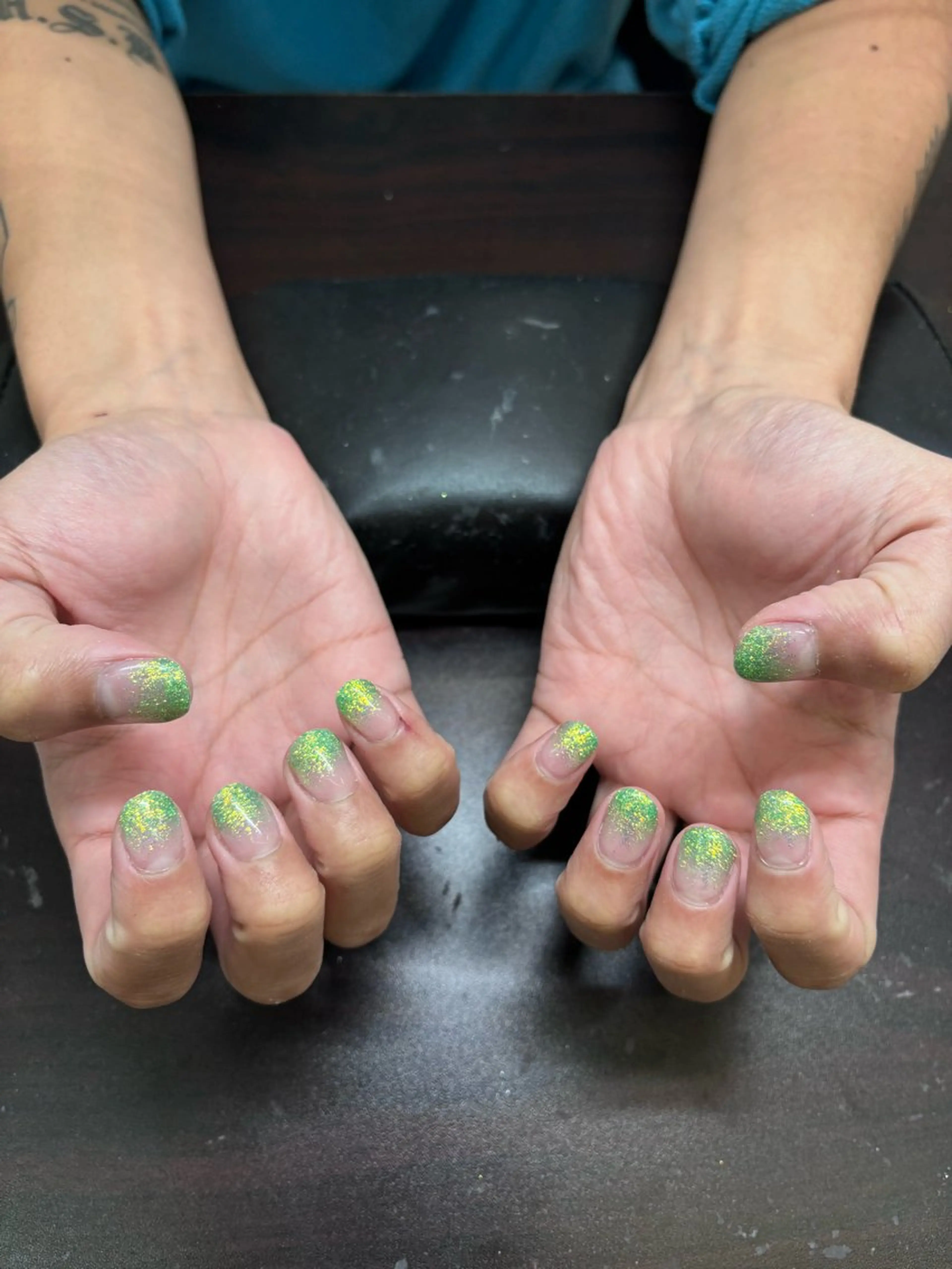 ネイル ラメ(グリッター) ラメグラデーション メンズネイル ネイルサロンエーナイン福住店所属・吉田 采未のネイルデザイン