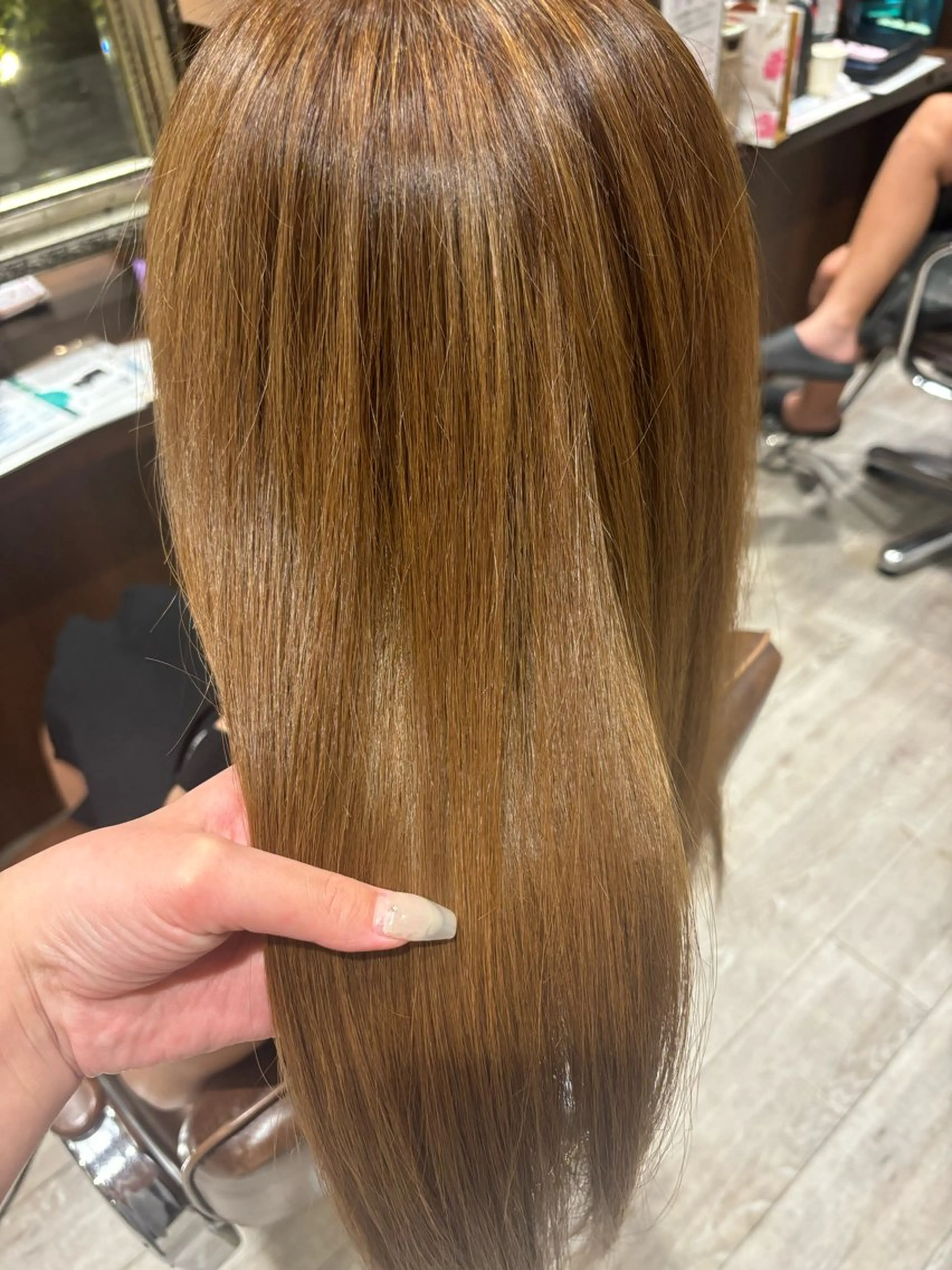 ロング カラー ベージュカラー ブリーチ VOGUE小牧所属・🩵透明感カラー🩵 まりのヘアスタイル