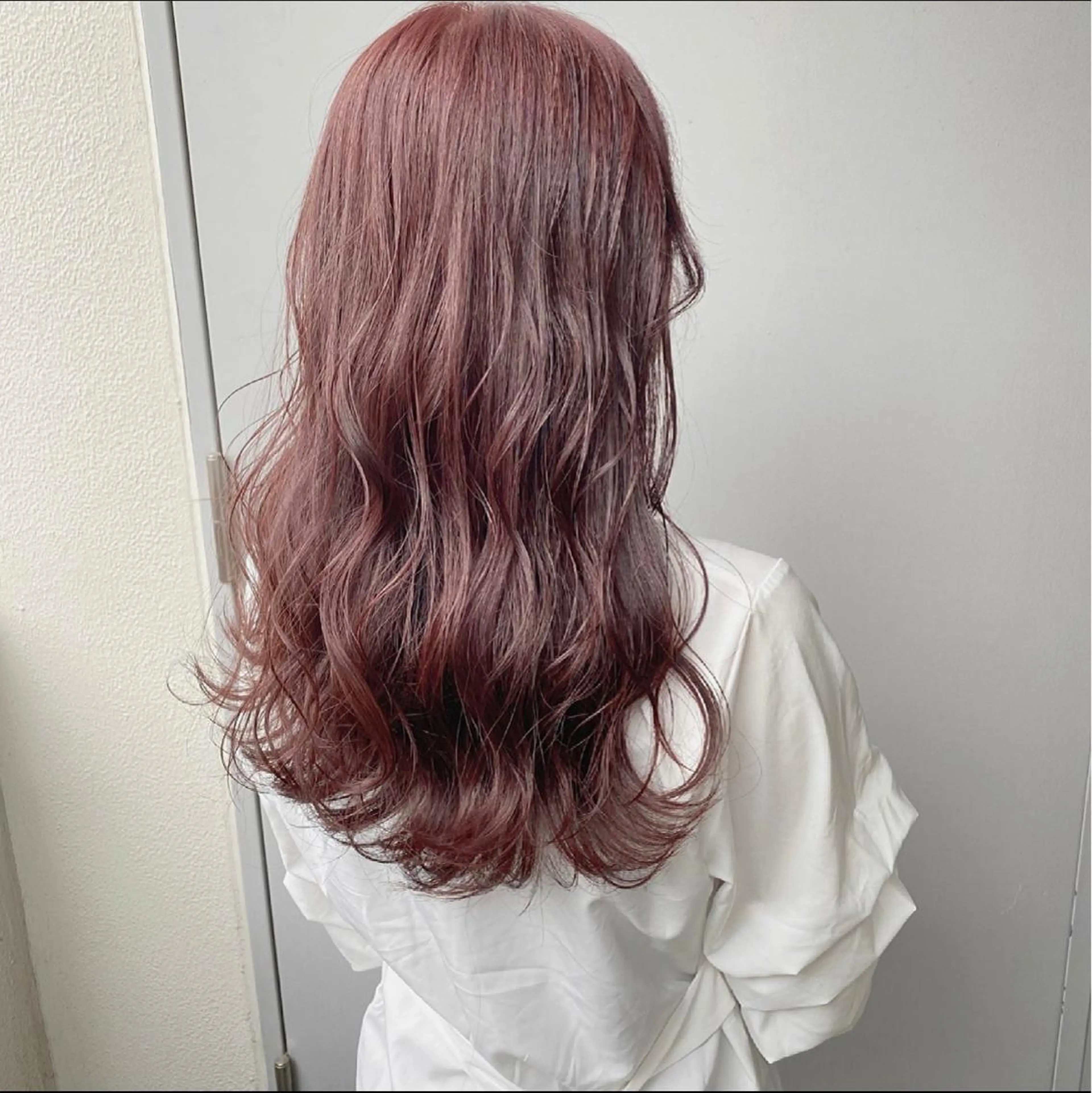 ロング ❤︎ワンホンガーリー なハイトーンヘア❤︎のヘアスタイル