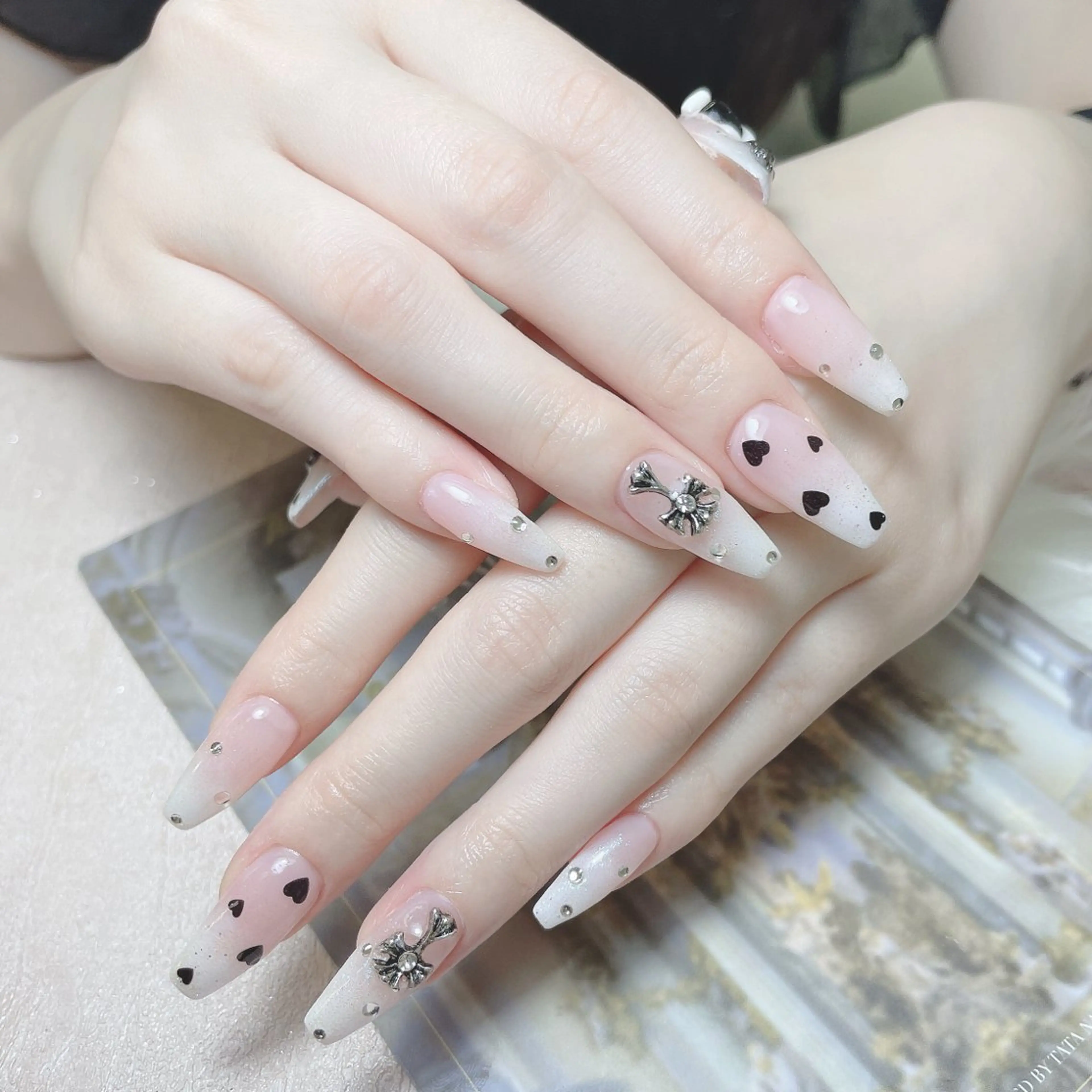 ネイル オーロラネイル 成人式 フレンチネイル ハート 韓国ネイル ハンドネイル Melody Nail所属・Melody  3D/スカルプ専門店のネイルデザイン