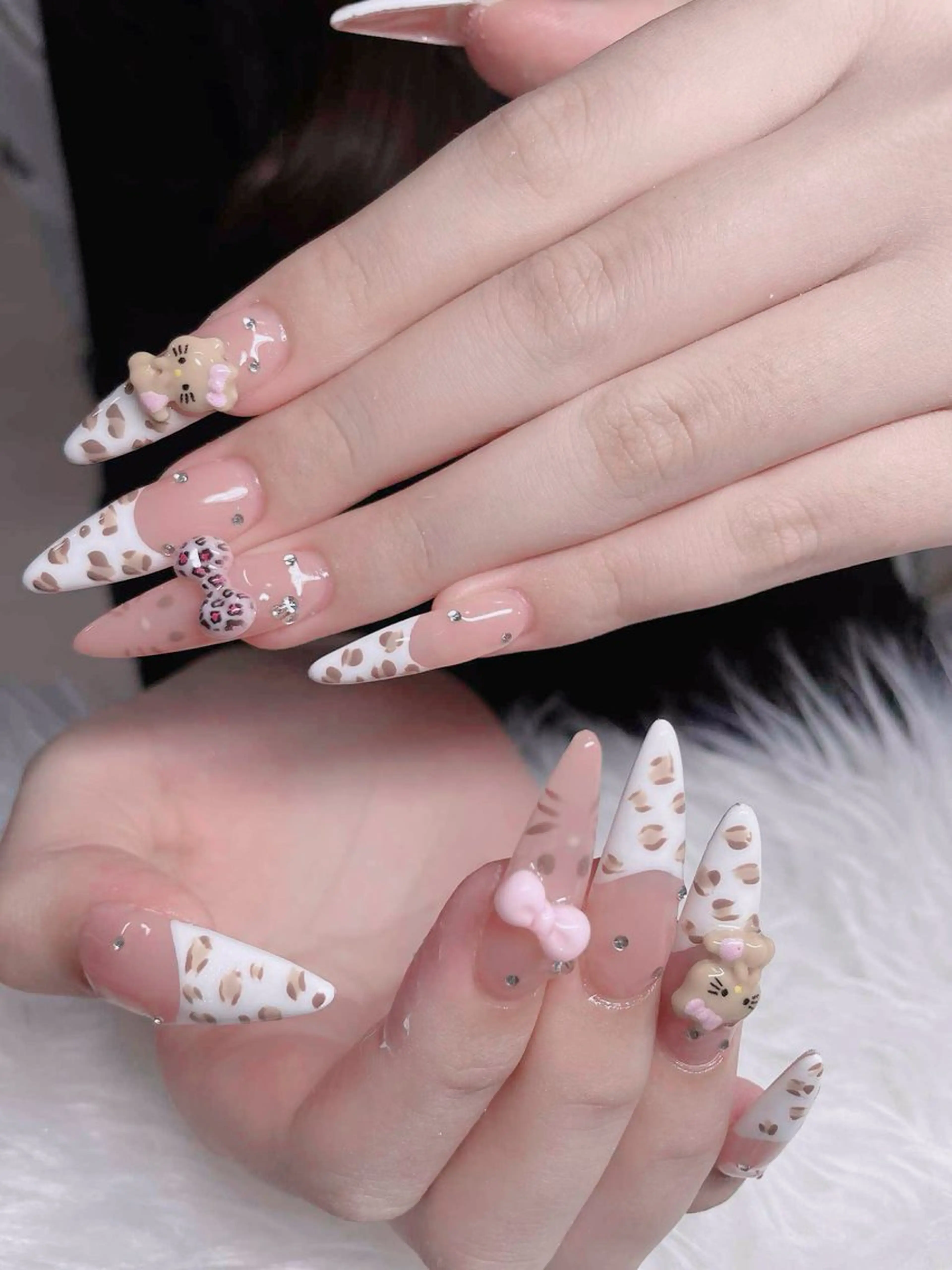 ネイル オーロラネイル フレンチネイル グラデーション 氷ネイル・うるうるネイル キラキラネイル ハンドネイル H.baby Nail Salonのネイルデザイン