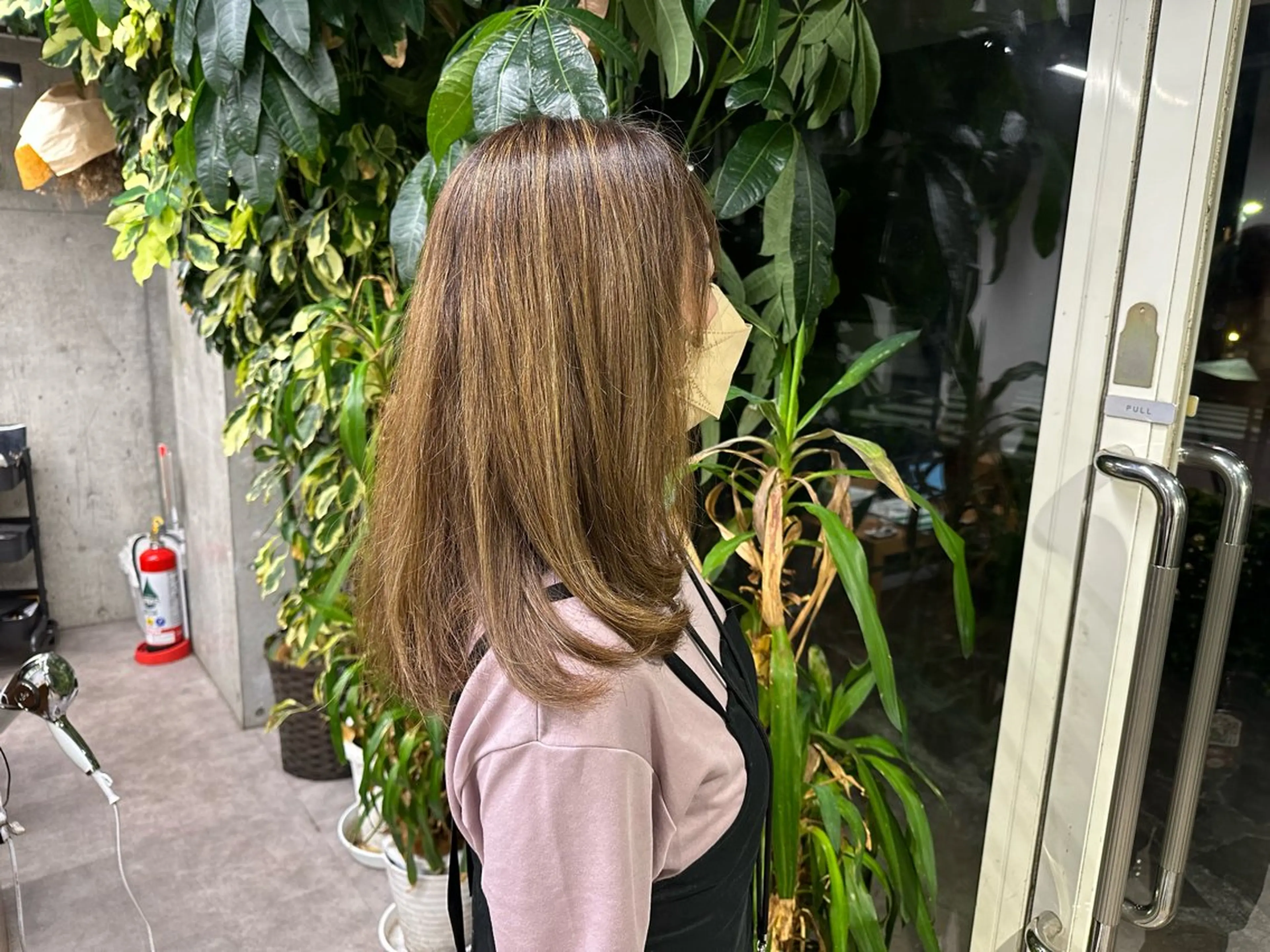 セミロング ハイライト ヘアカラー tokute高円寺 🌈小倉🌈のヘアスタイル