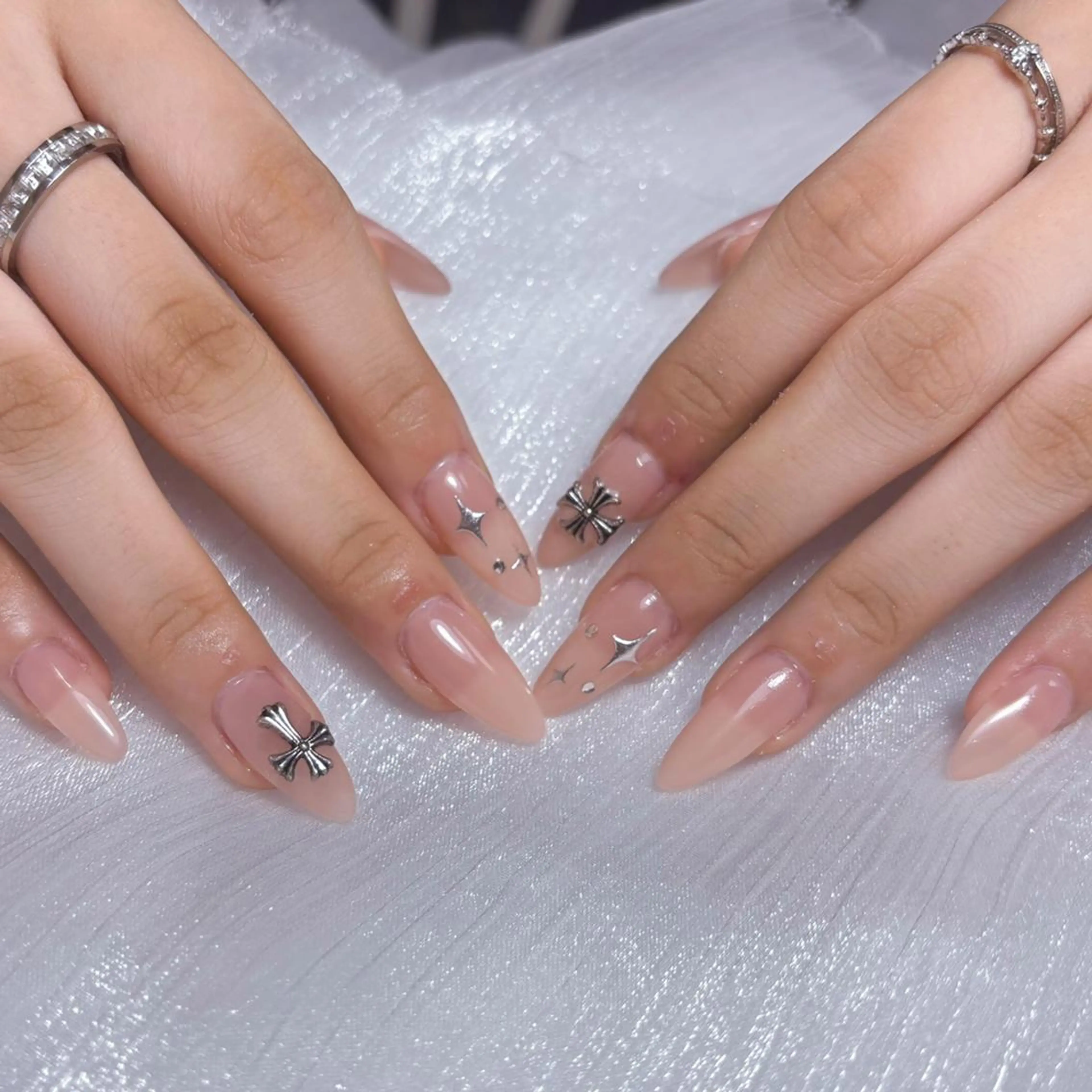 ネイル アートネイル オーロラネイル ガーリー キラキラネイル 韓国ネイル ハンドネイル DIAMOND 💅のネイルデザイン